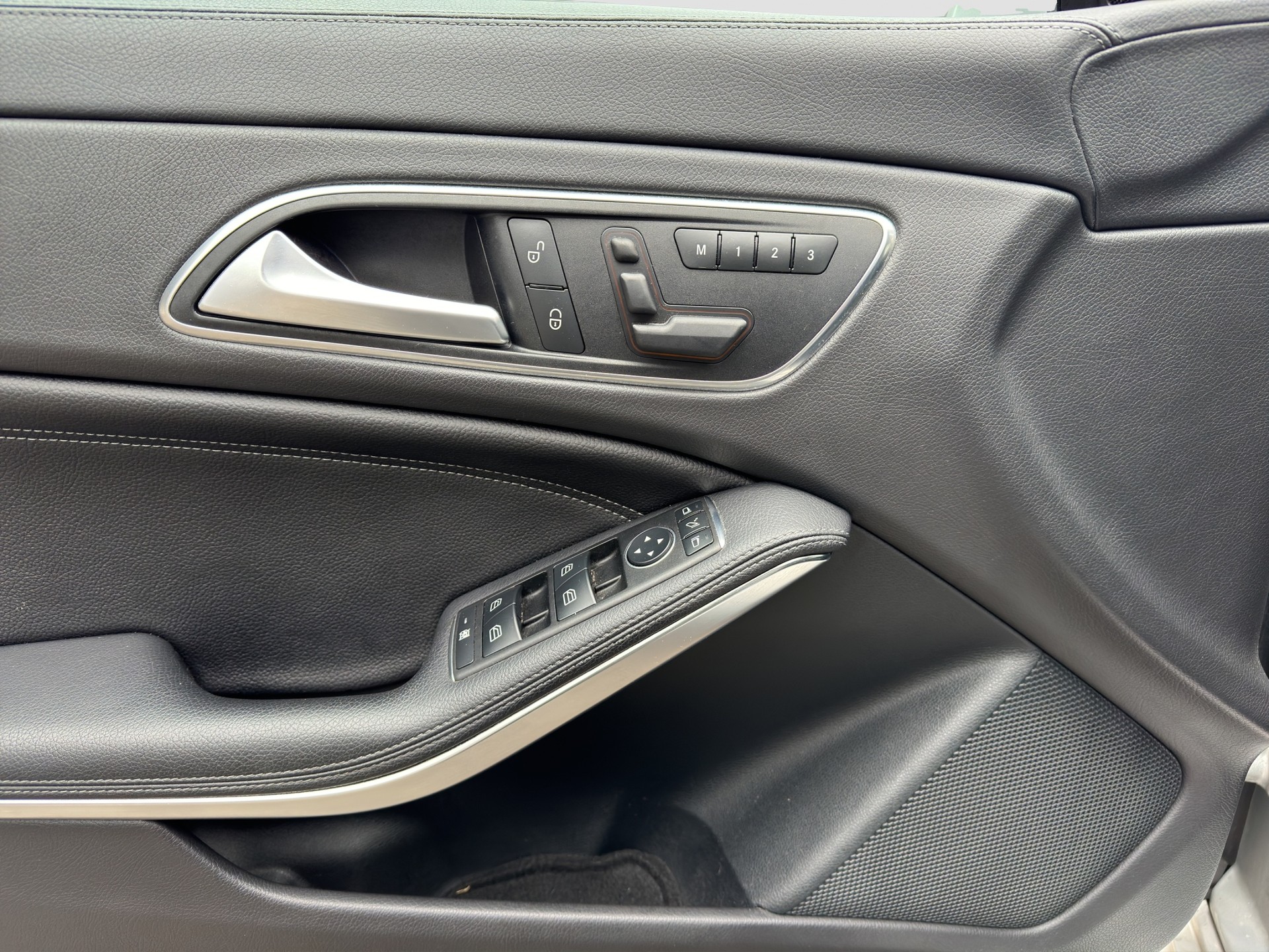 MERCEDES-BENZ CLA Shooting Brake 250 Urban 7G-DCT 4Matic-image-10