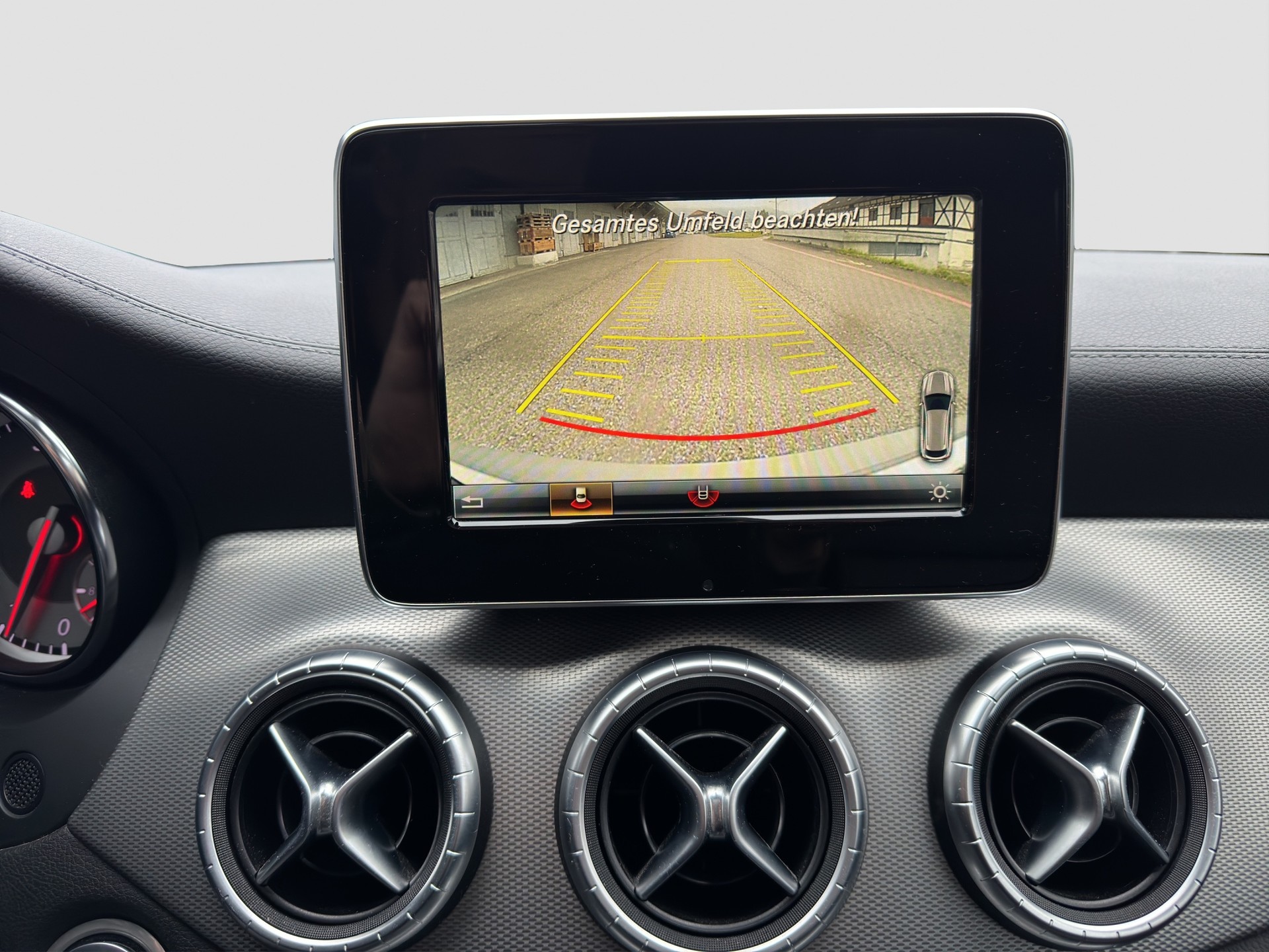 MERCEDES-BENZ CLA Shooting Brake 250 Urban 7G-DCT 4Matic-image-6