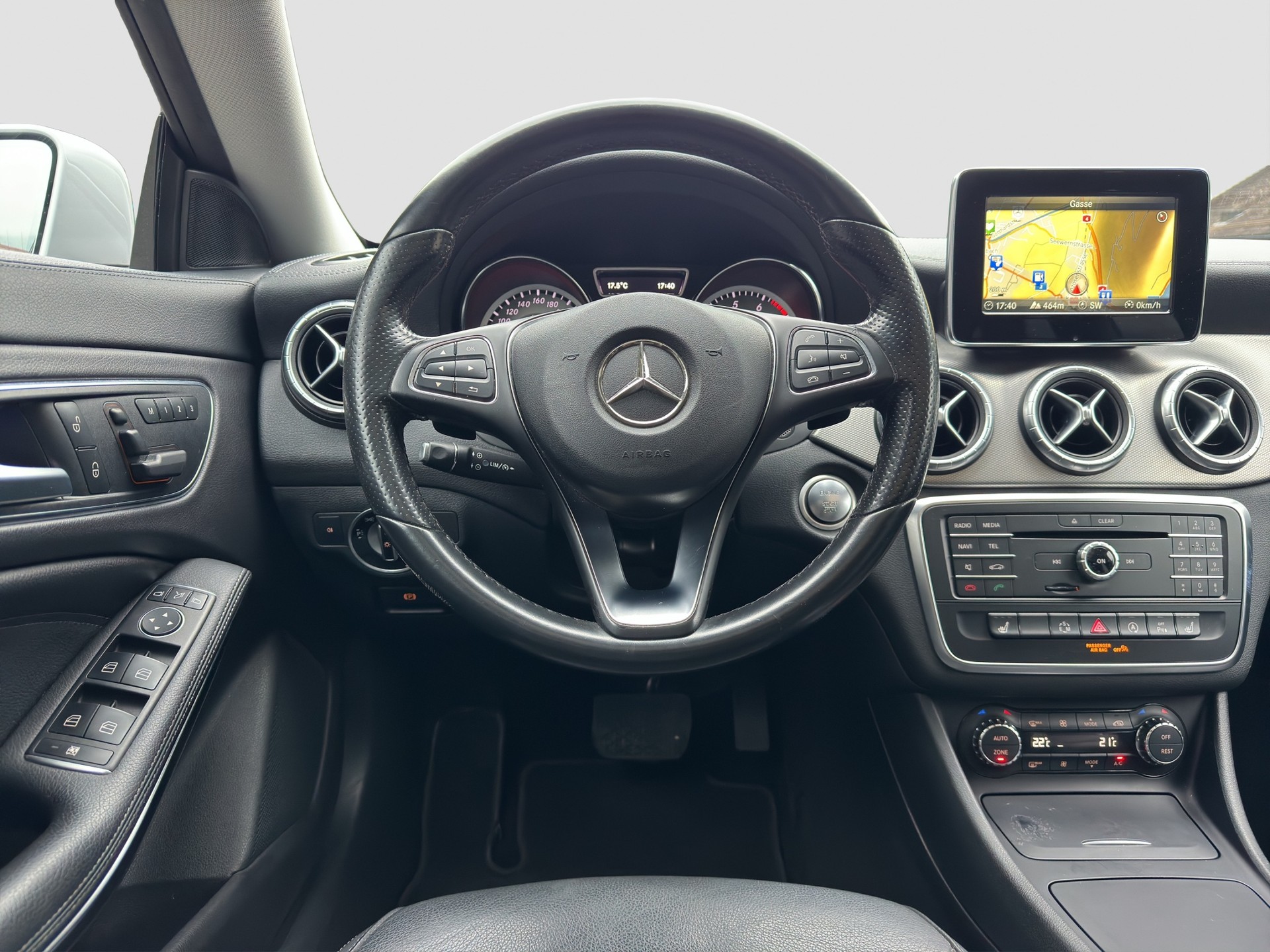 MERCEDES-BENZ CLA Shooting Brake 250 Urban 7G-DCT 4Matic-image-7