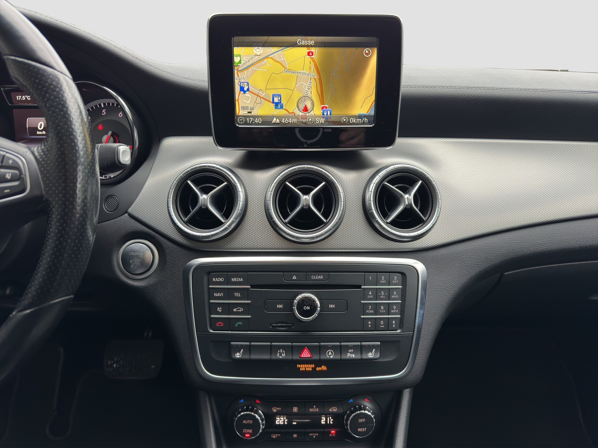 MERCEDES-BENZ CLA Shooting Brake 250 Urban 7G-DCT 4Matic-image-4