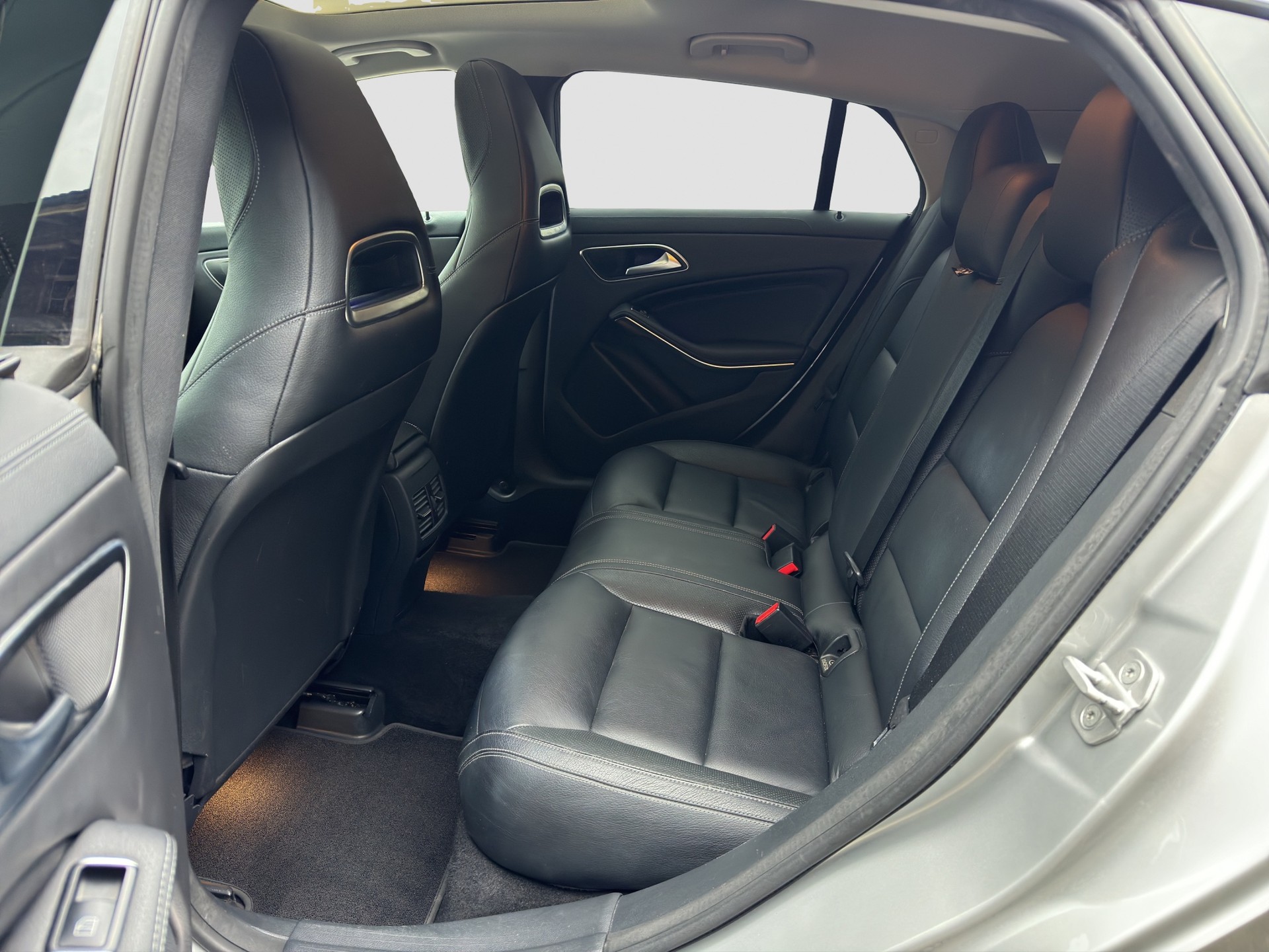 MERCEDES-BENZ CLA Shooting Brake 250 Urban 7G-DCT 4Matic-image-11