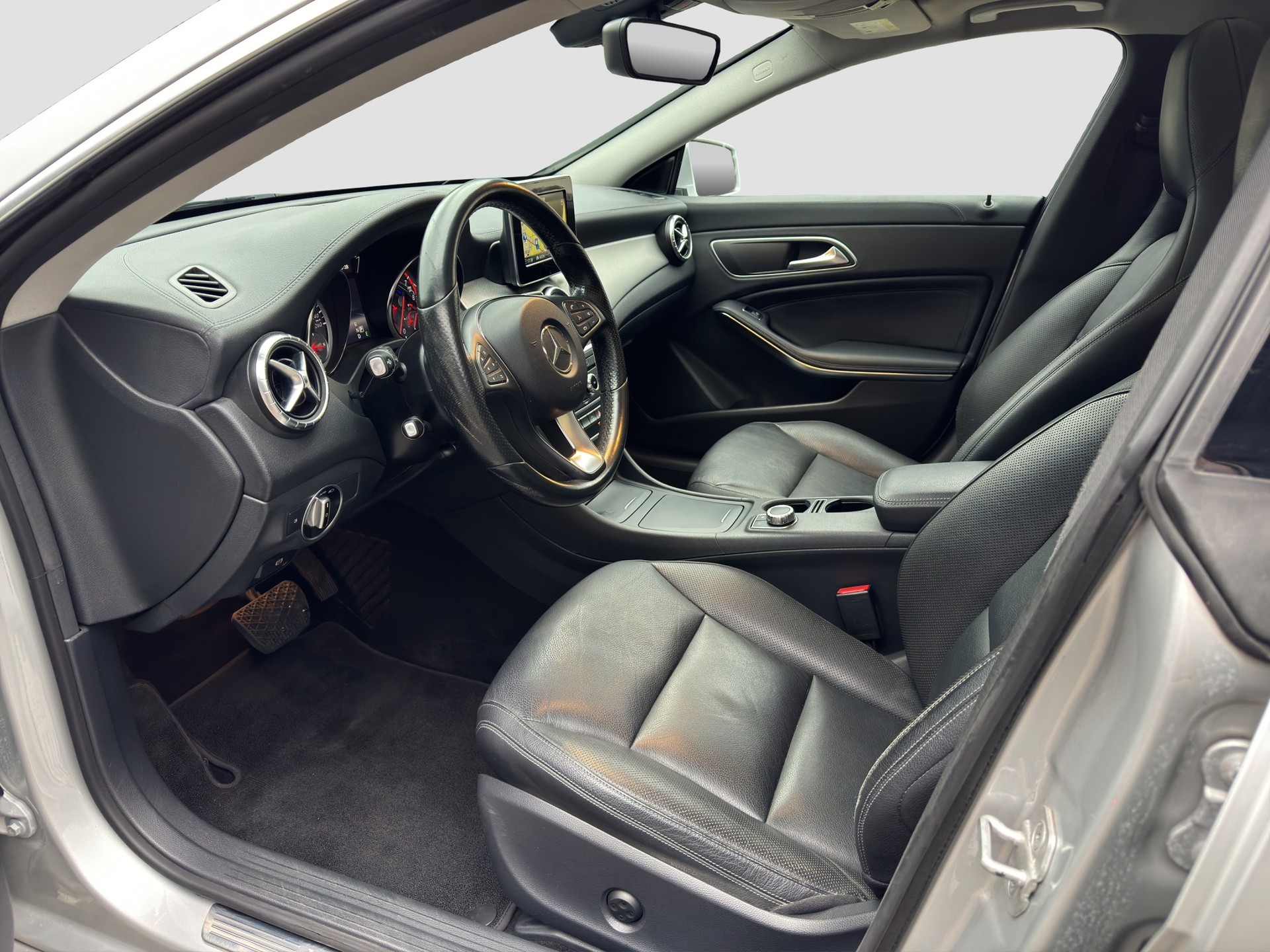 MERCEDES-BENZ CLA Shooting Brake 250 Urban 7G-DCT 4Matic-image-9