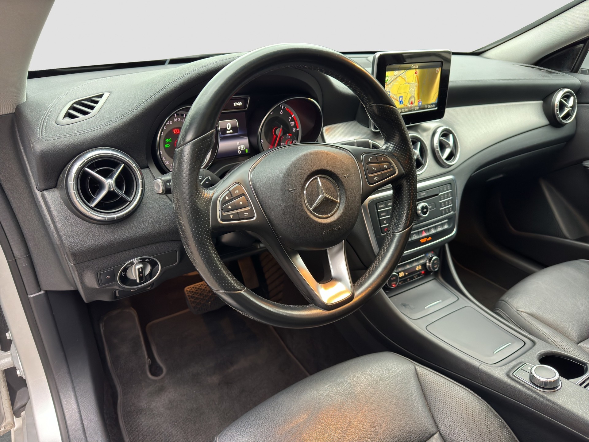 MERCEDES-BENZ CLA Shooting Brake 250 Urban 7G-DCT 4Matic-image-8