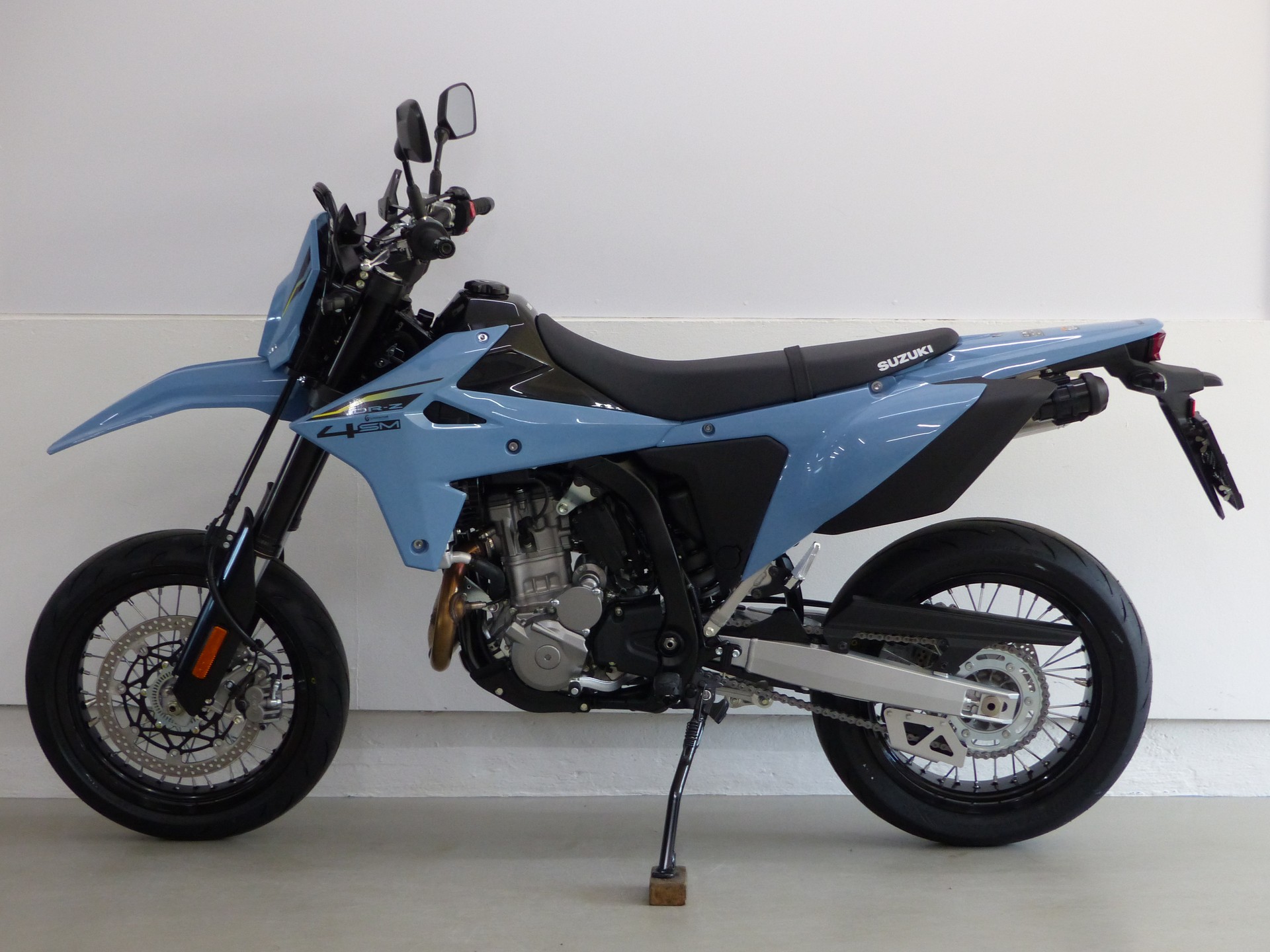 SUZUKI DR-Z4SM ABS MY26-showroom-element-2
