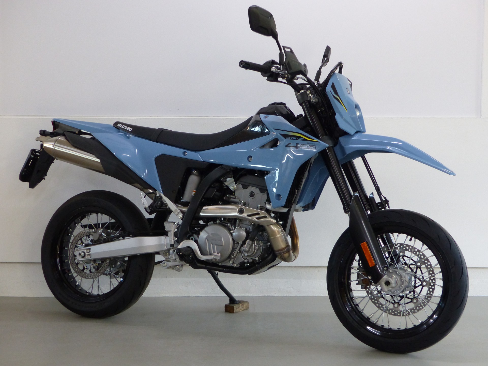 SUZUKI DR-Z4SM ABS MY26-showroom-element-1