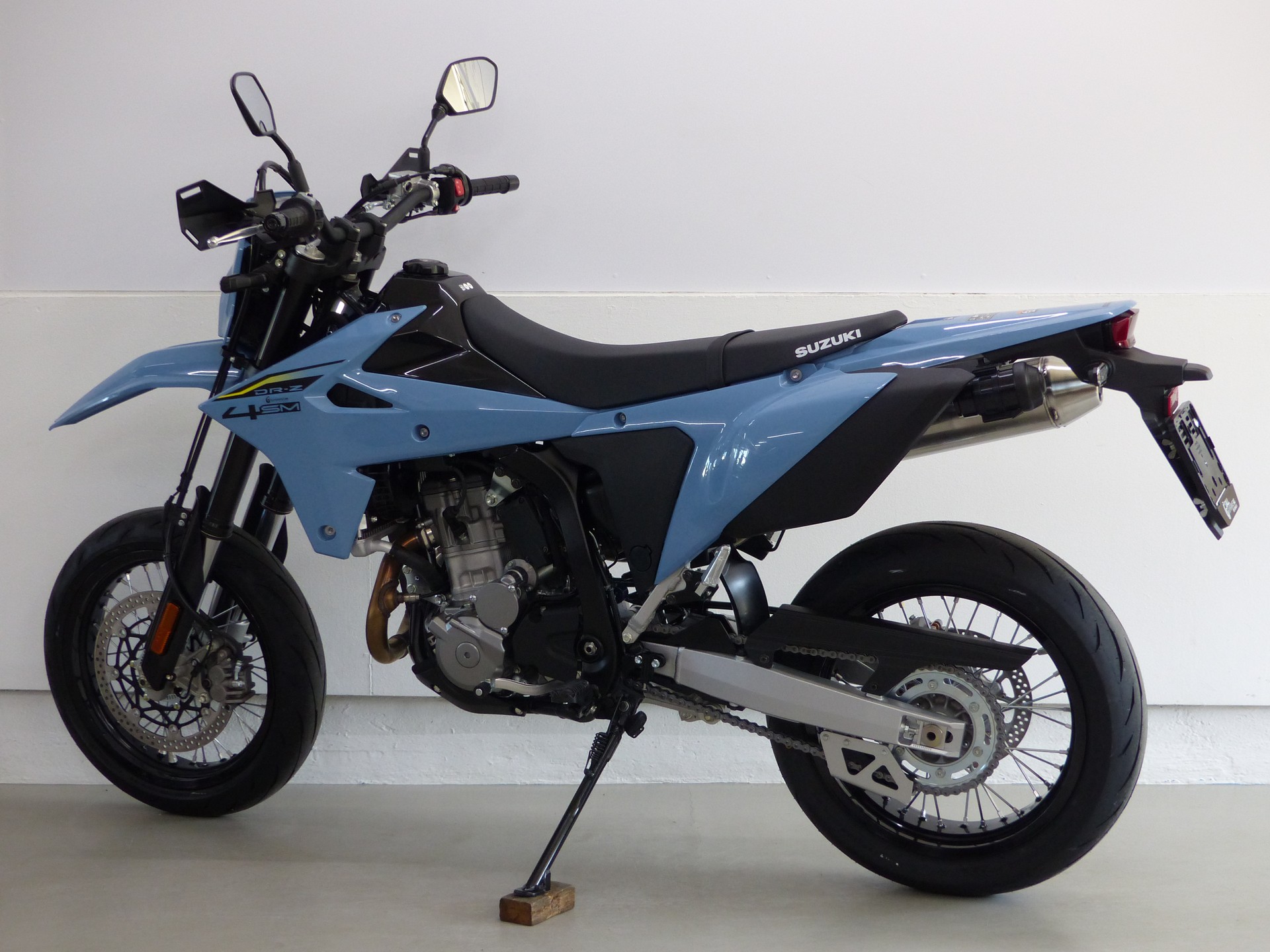 SUZUKI DR-Z4SM ABS MY26-showroom-element-3