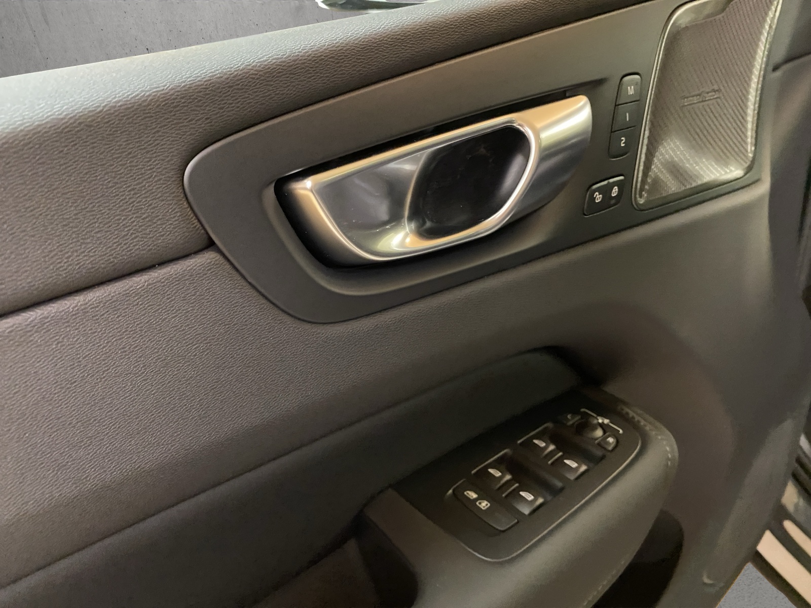 VOLVO XC60 2.0 T8 TE Ultra Dark eAWD-image-8