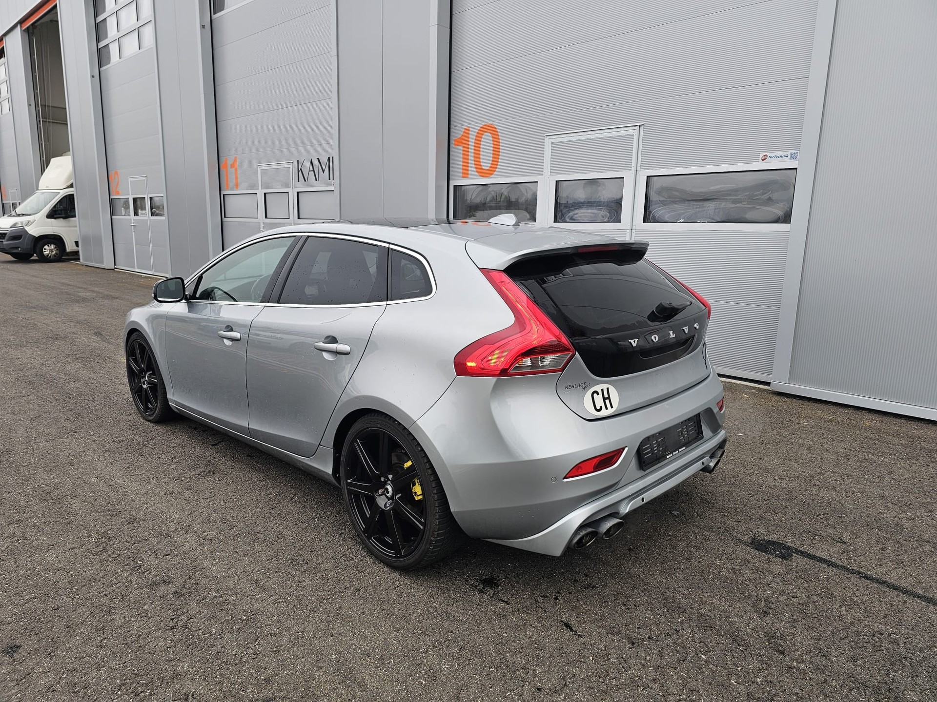 VOLVO V40 T4-image-2