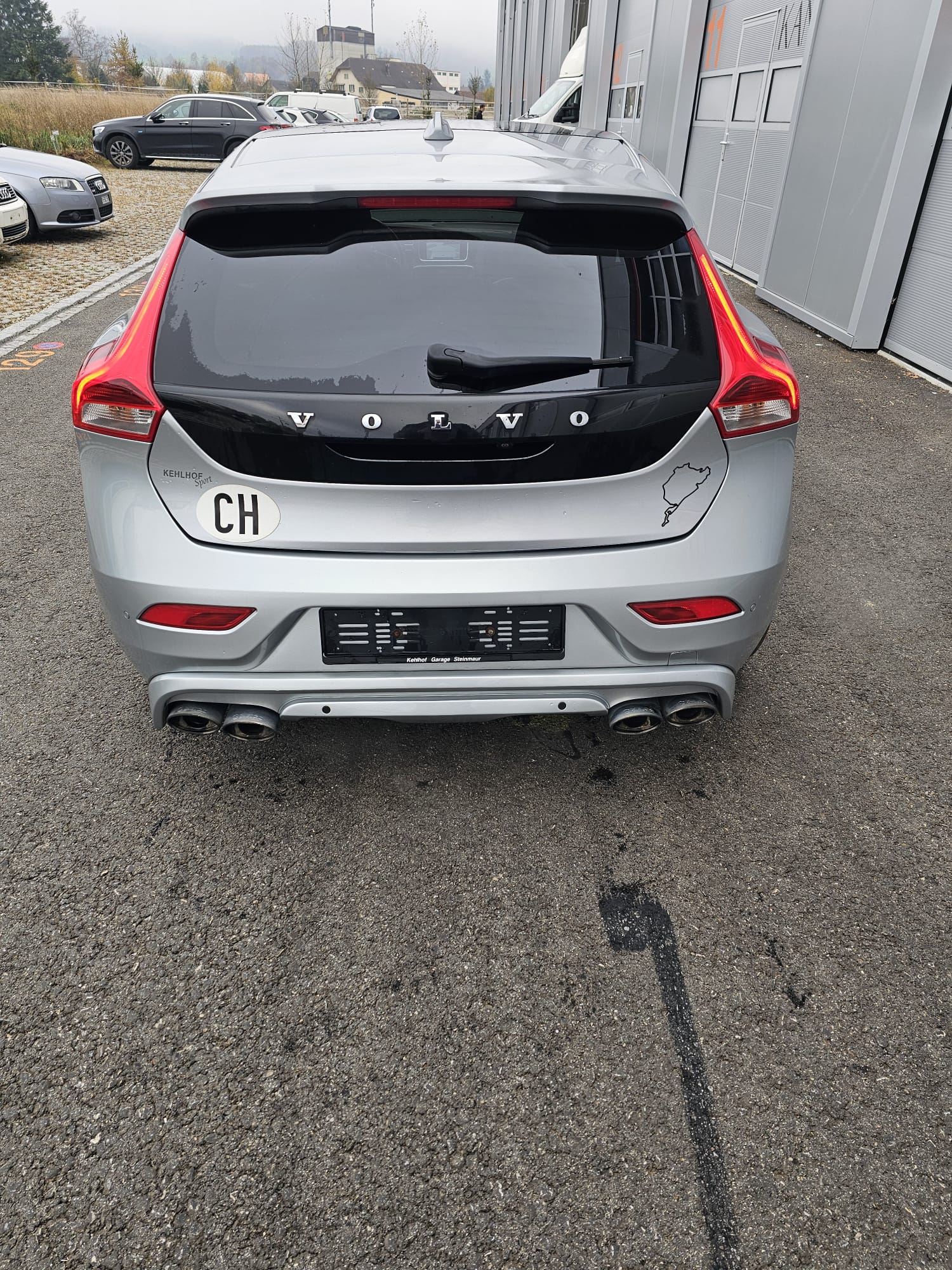 VOLVO V40 T4-image-3