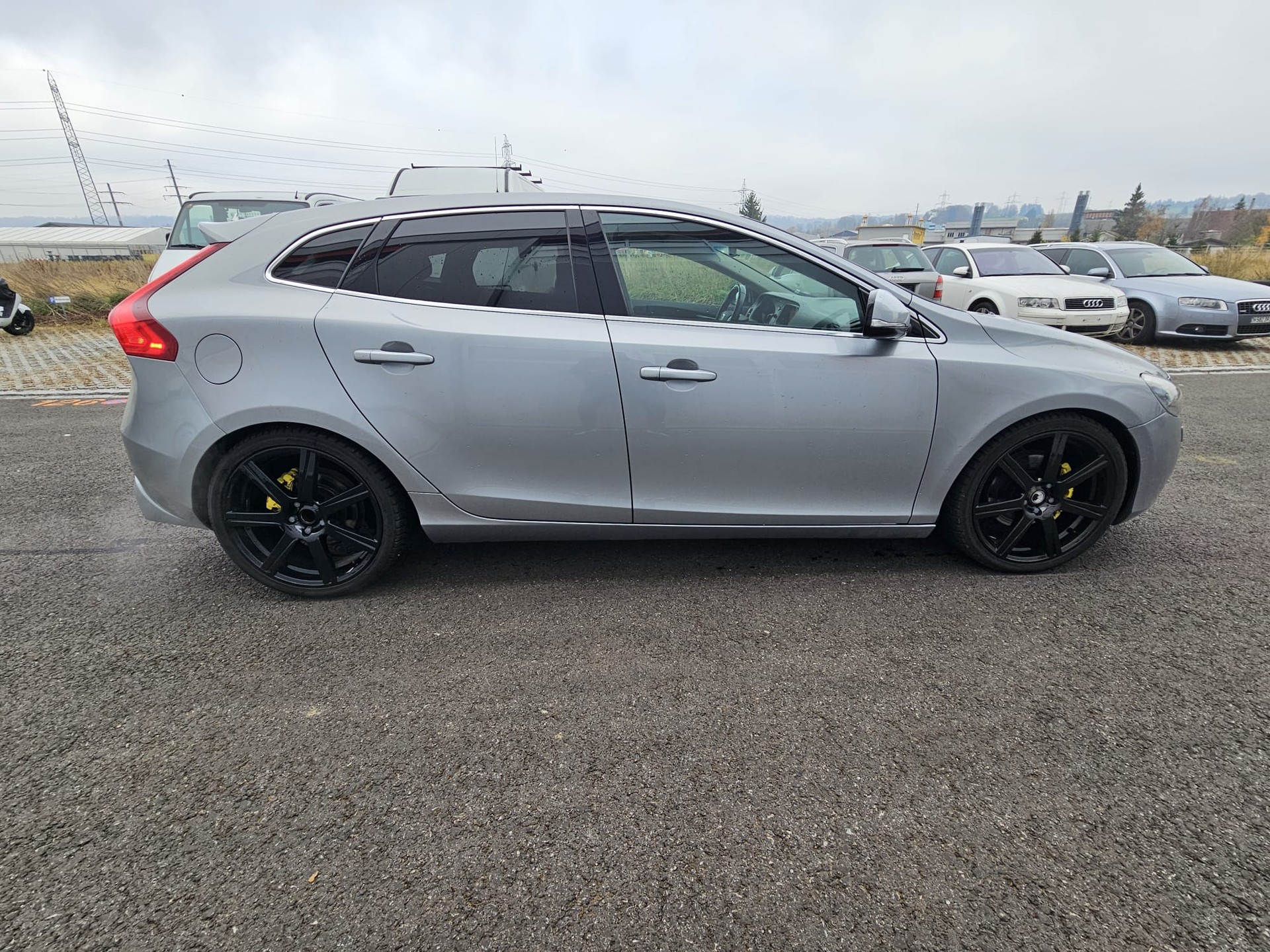 VOLVO V40 T4-image-5
