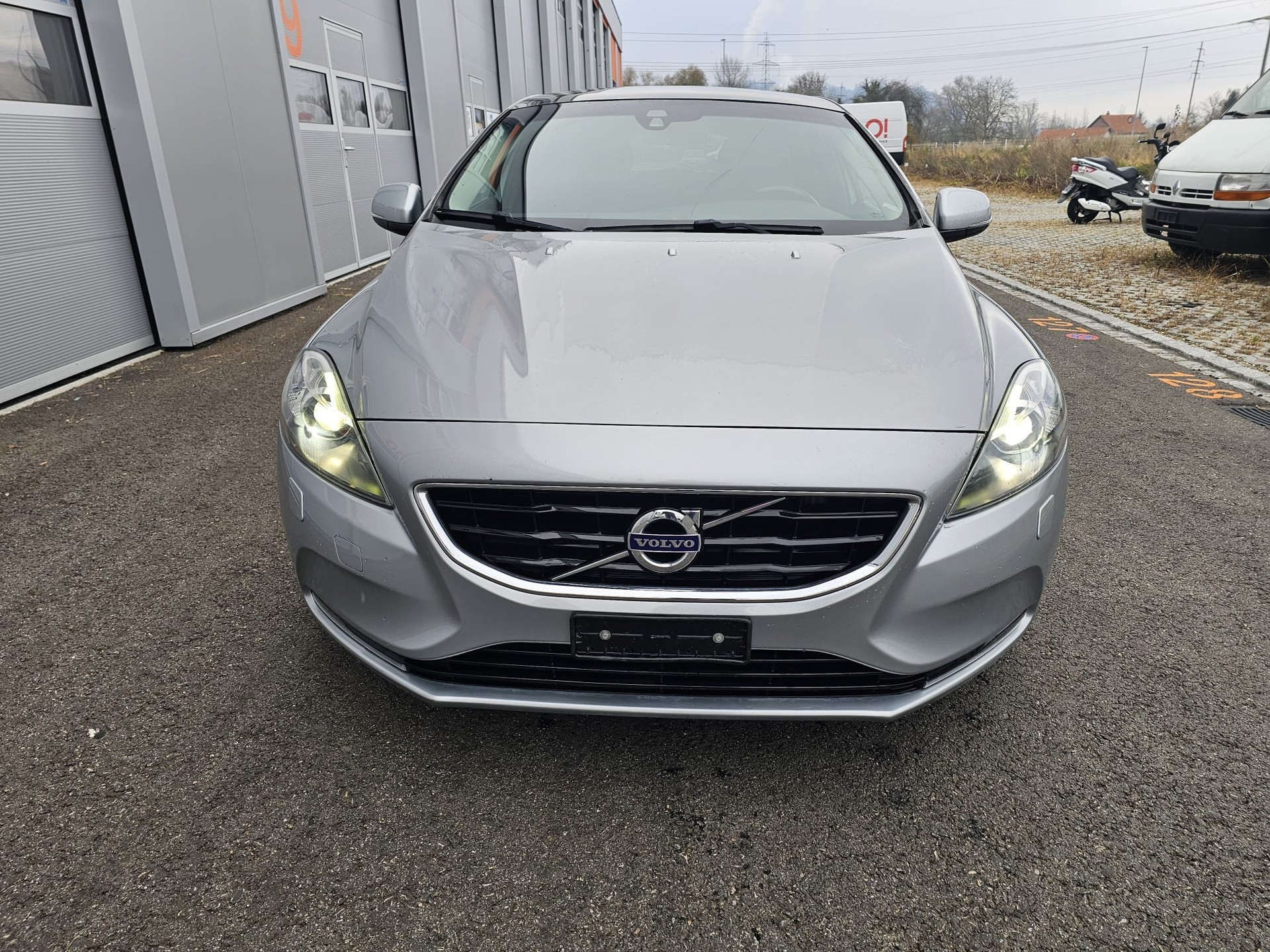 VOLVO V40 T4-image-7