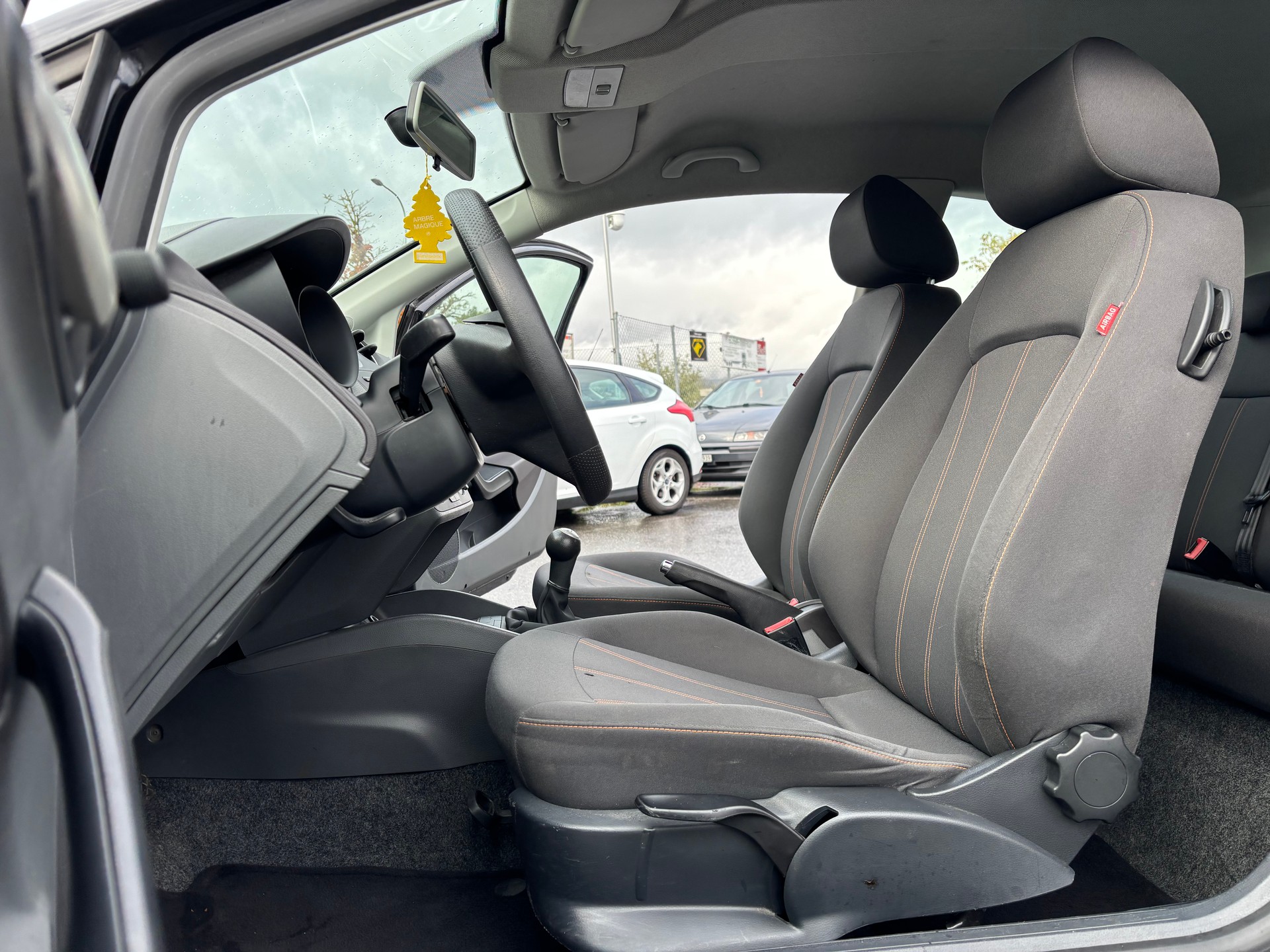 SEAT Ibiza SC 1.2 Entry-image-10