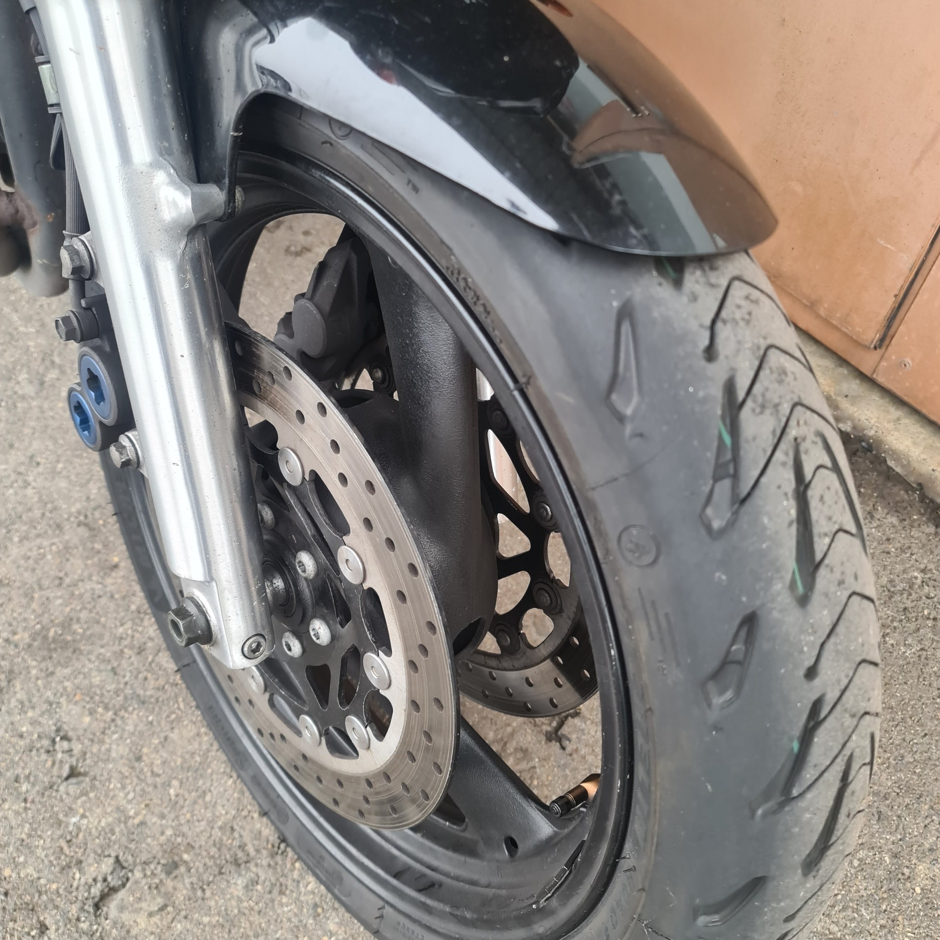 YAMAHA FZS 600 Fazer-image-10