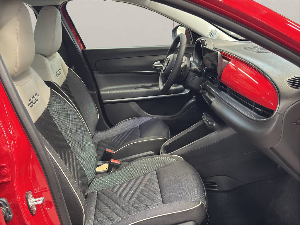 FIAT 600 1.2 Hybrid 145 Cult-image-14