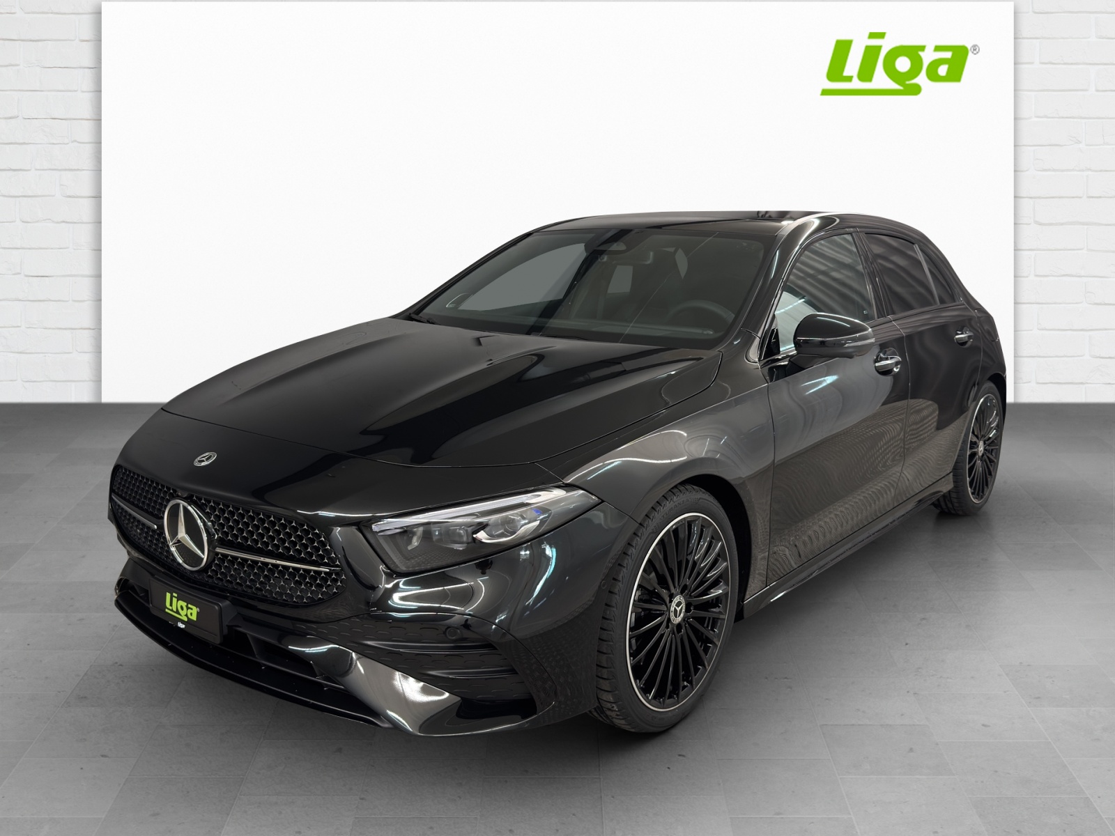 MERCEDES-BENZ A 220 d AMG Line-image-1
