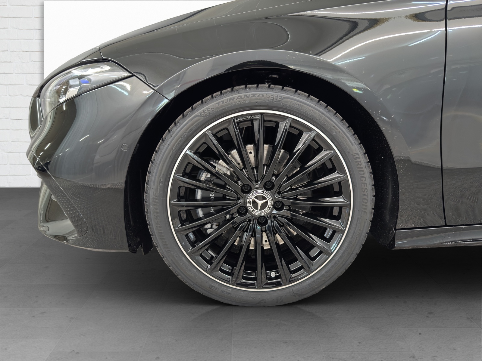 MERCEDES-BENZ A 220 d AMG Line-image-5