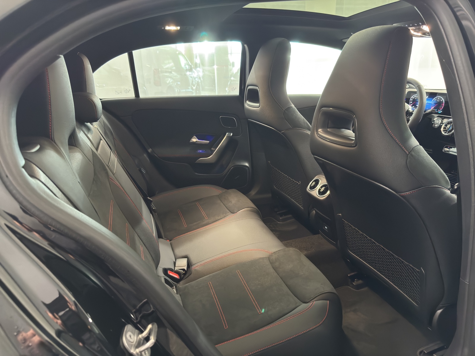 MERCEDES-BENZ A 220 d AMG Line-image-9