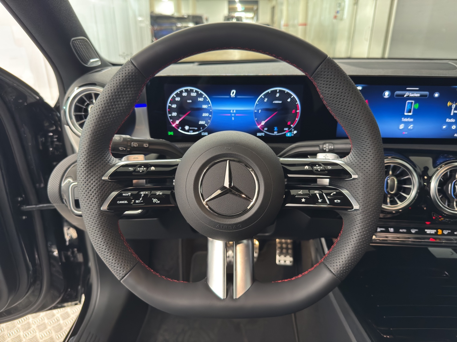 MERCEDES-BENZ A 220 d AMG Line-image-14
