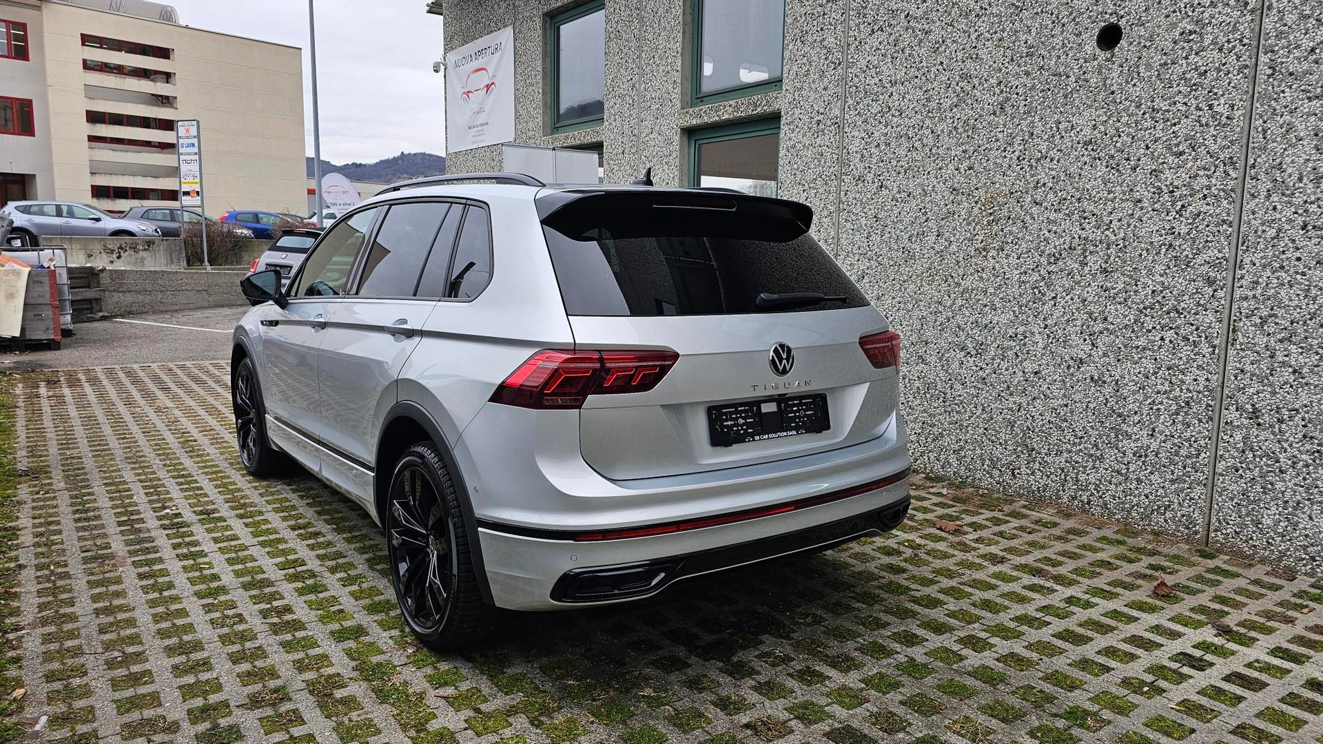 VW Tiguan 2.0 TDI SCR R-Line 4Motion DSG-image-2