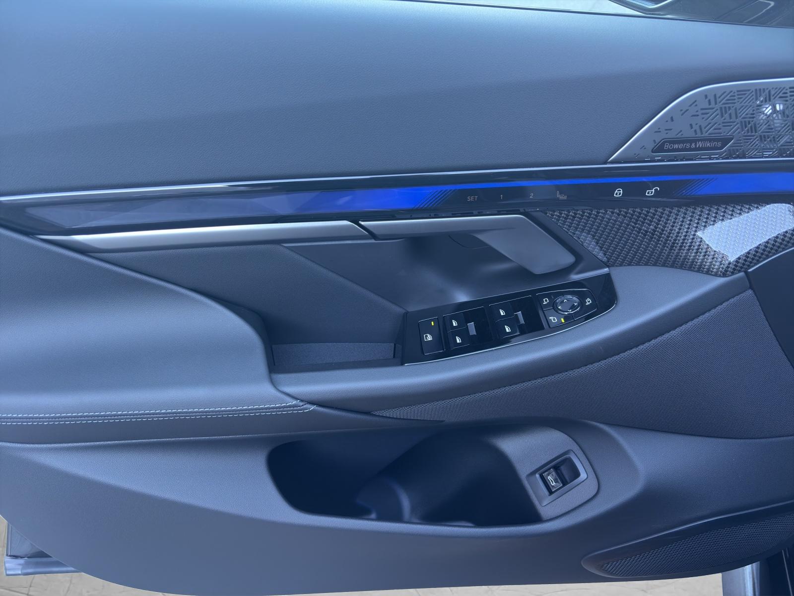 BMW M5 xDrive Touring-image-14