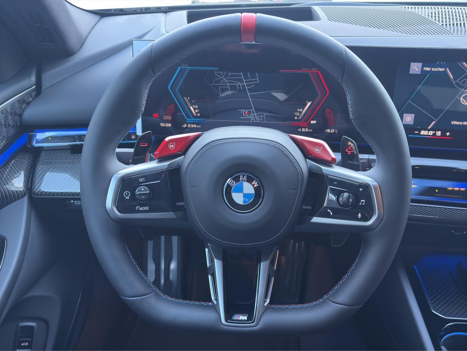 BMW M5 xDrive Touring-image-10