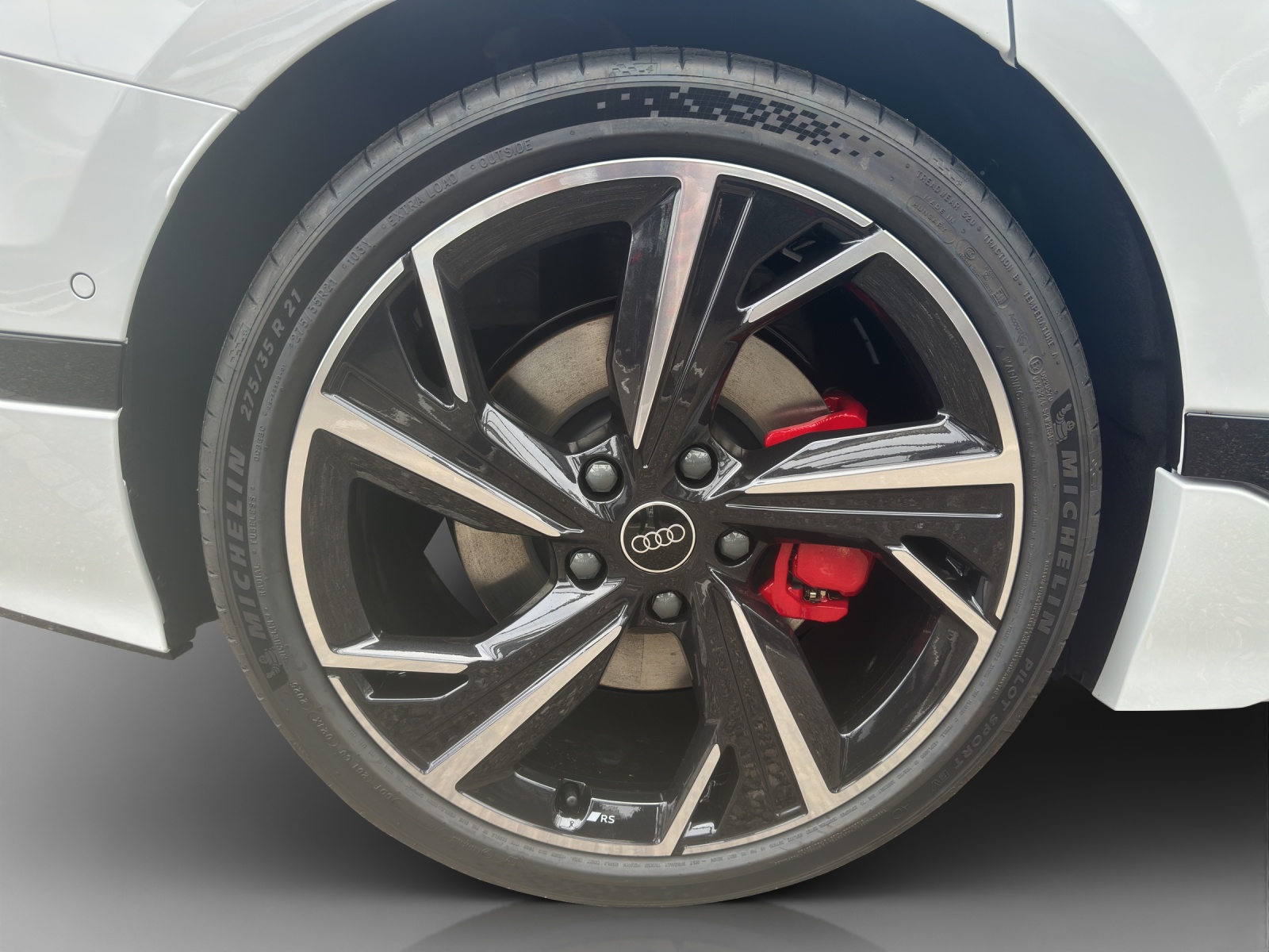 AUDI A6 Avant e-tron quattro-image-13
