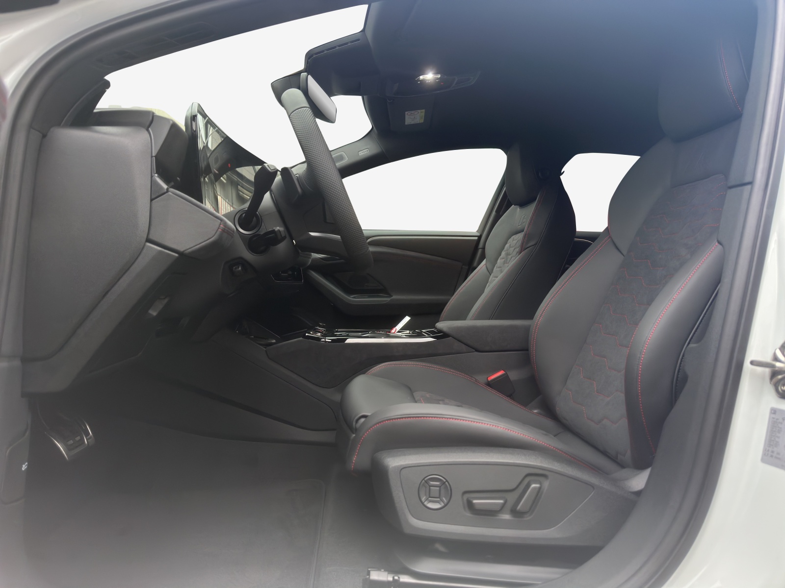 AUDI A6 Avant e-tron quattro-image-7