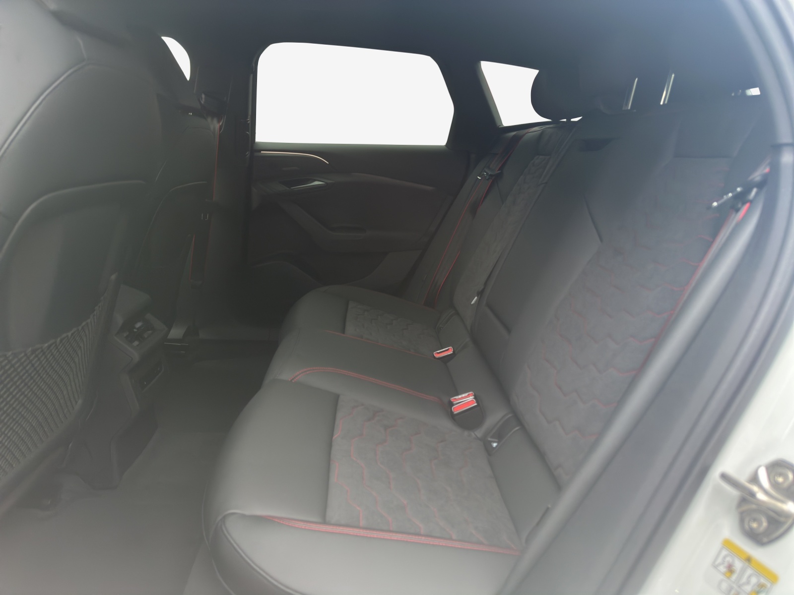 AUDI A6 Avant e-tron quattro-image-11