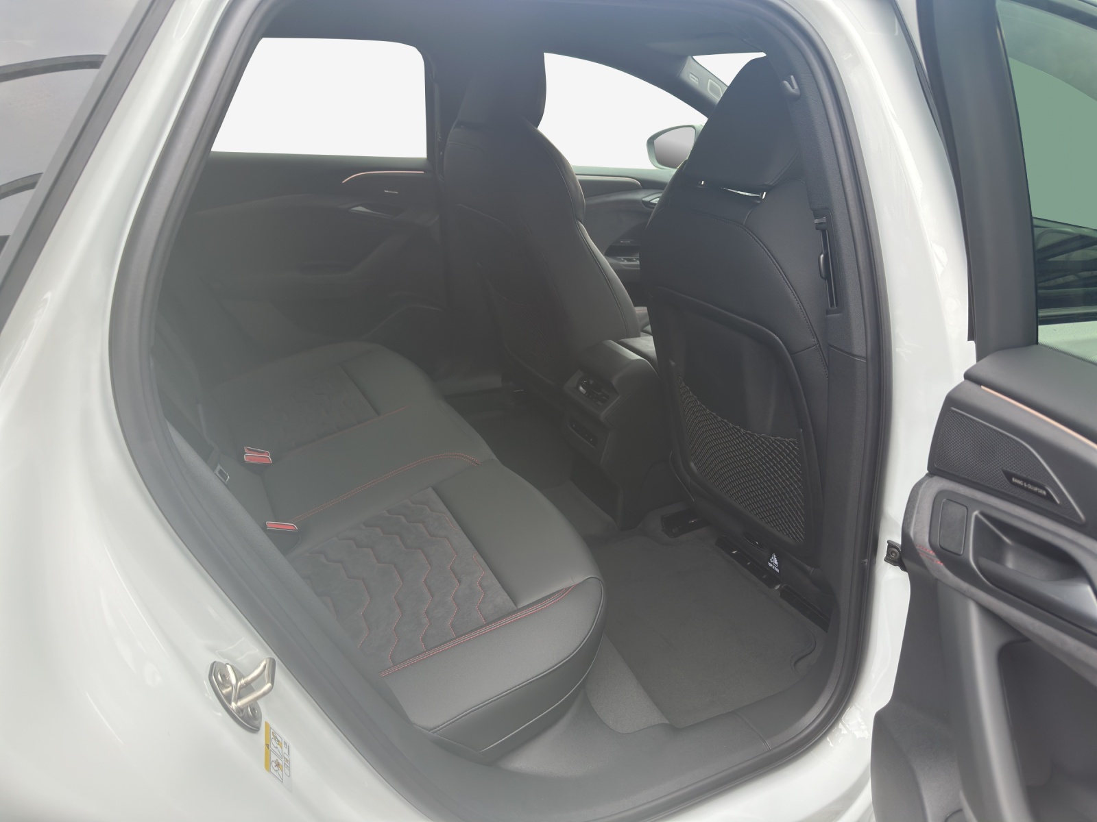 AUDI A6 Avant e-tron quattro-image-14