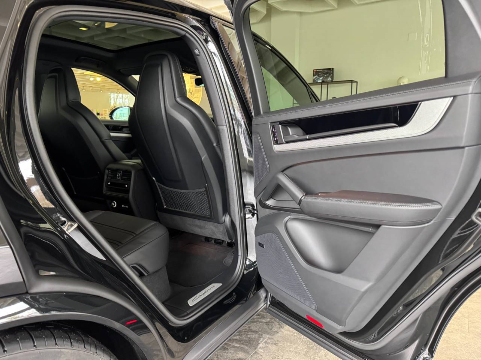 PORSCHE Cayenne E-Hybrid Coupé-image-30