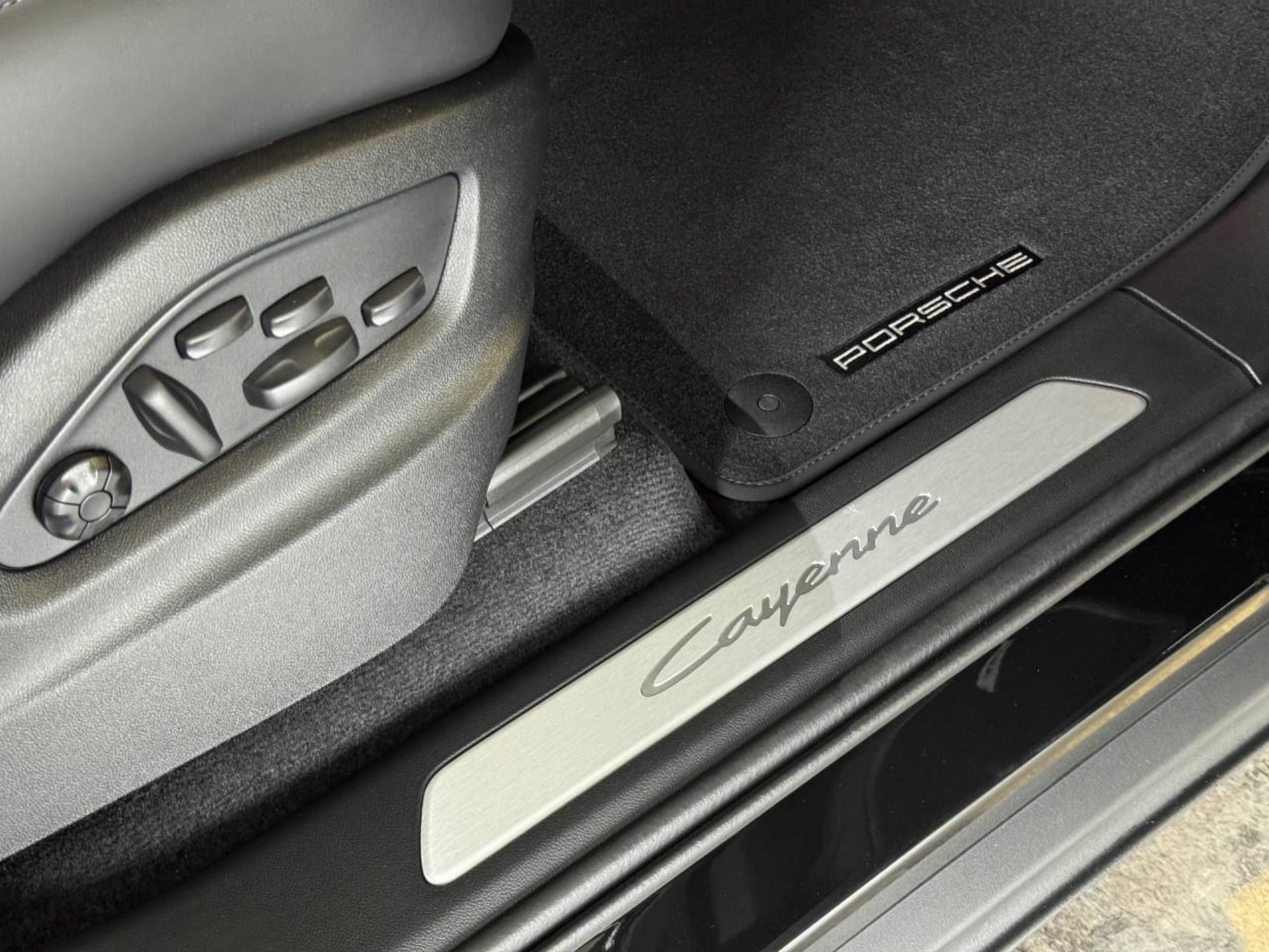 PORSCHE Cayenne E-Hybrid Coupé-image-26