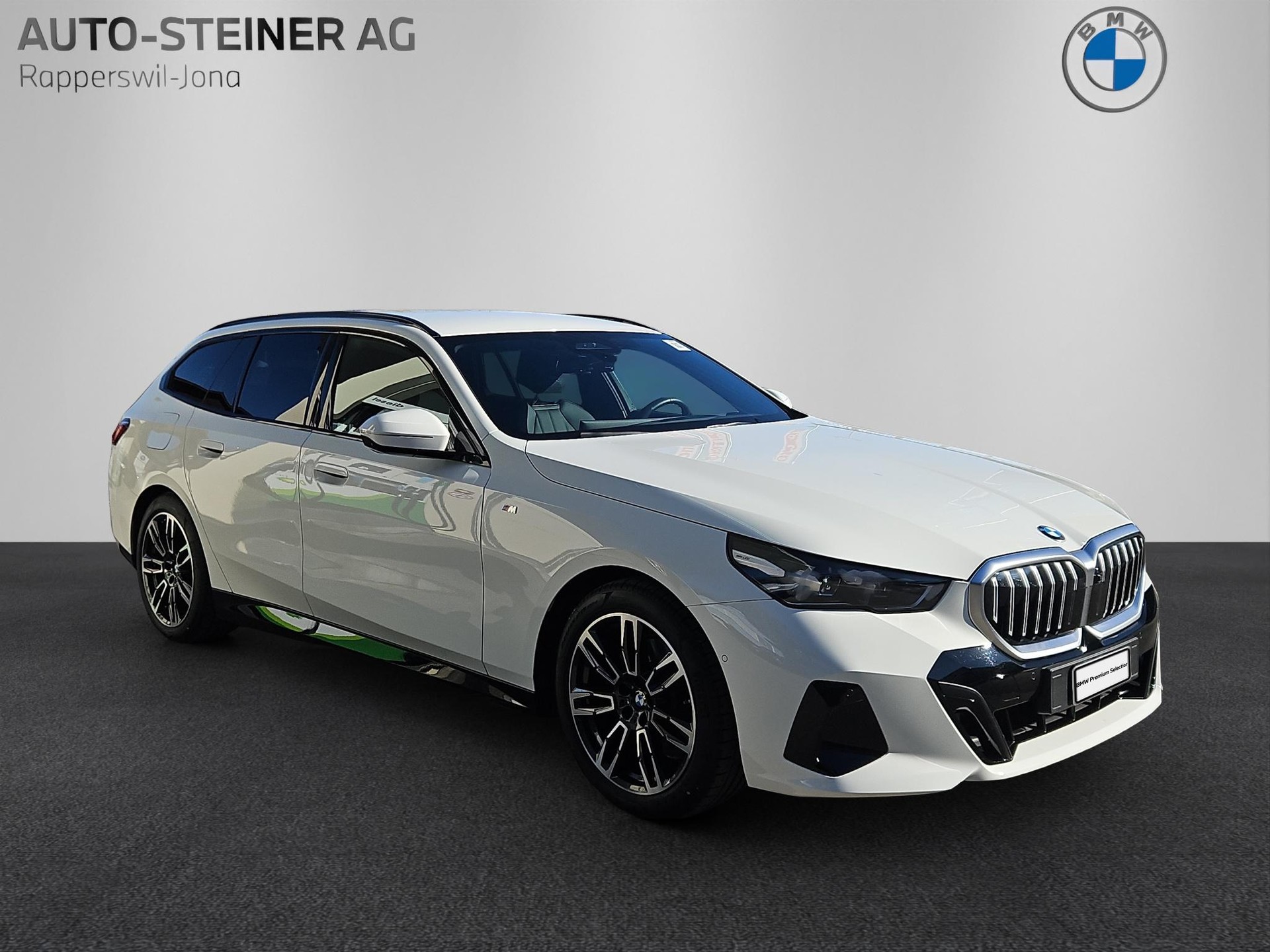 BMW 520d xDrive 48V Touring M Sport Steptronic-image-6