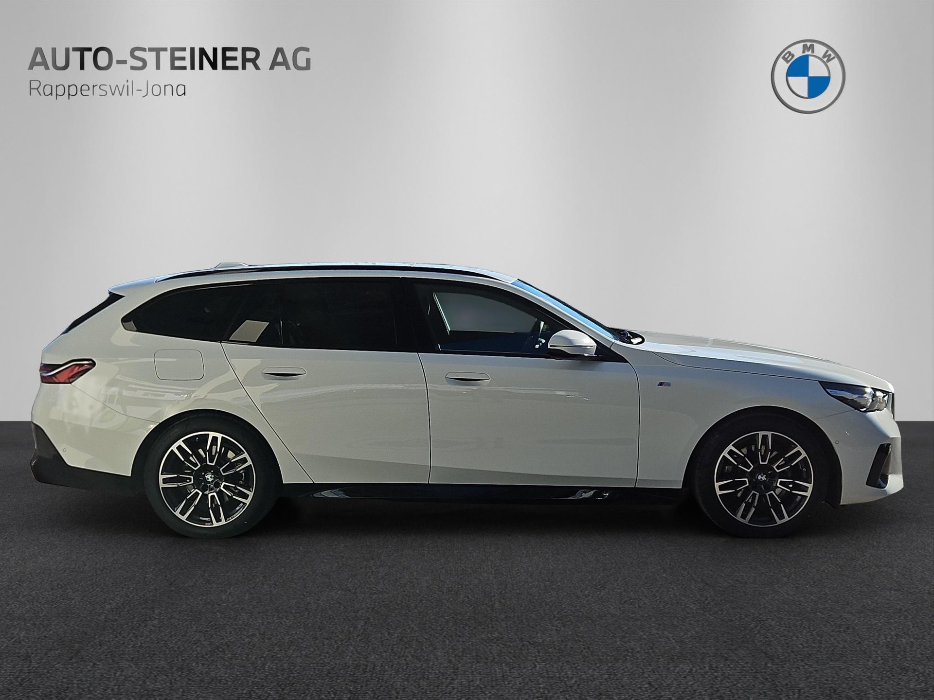 BMW 520d xDrive 48V Touring M Sport Steptronic-image-5