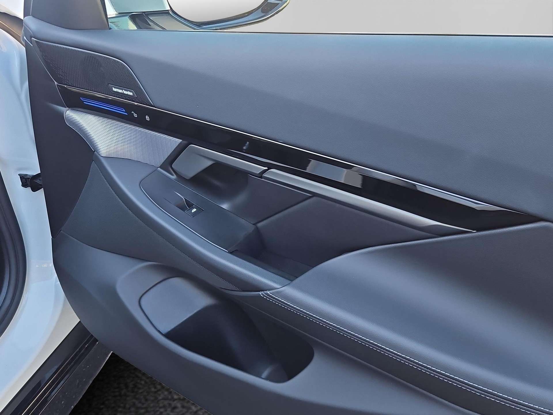BMW 520d xDrive 48V Touring M Sport Steptronic-image-17