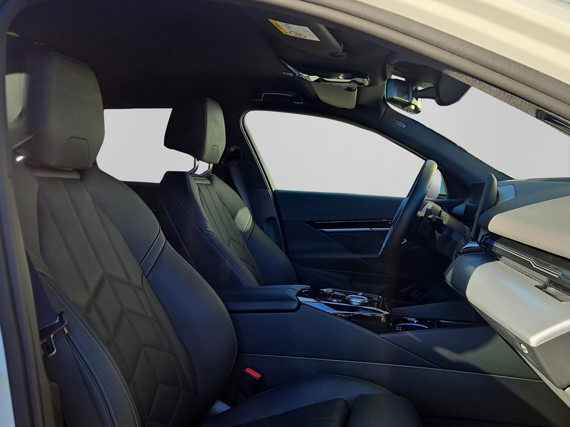 BMW 520d xDrive 48V Touring M Sport Steptronic-image-16