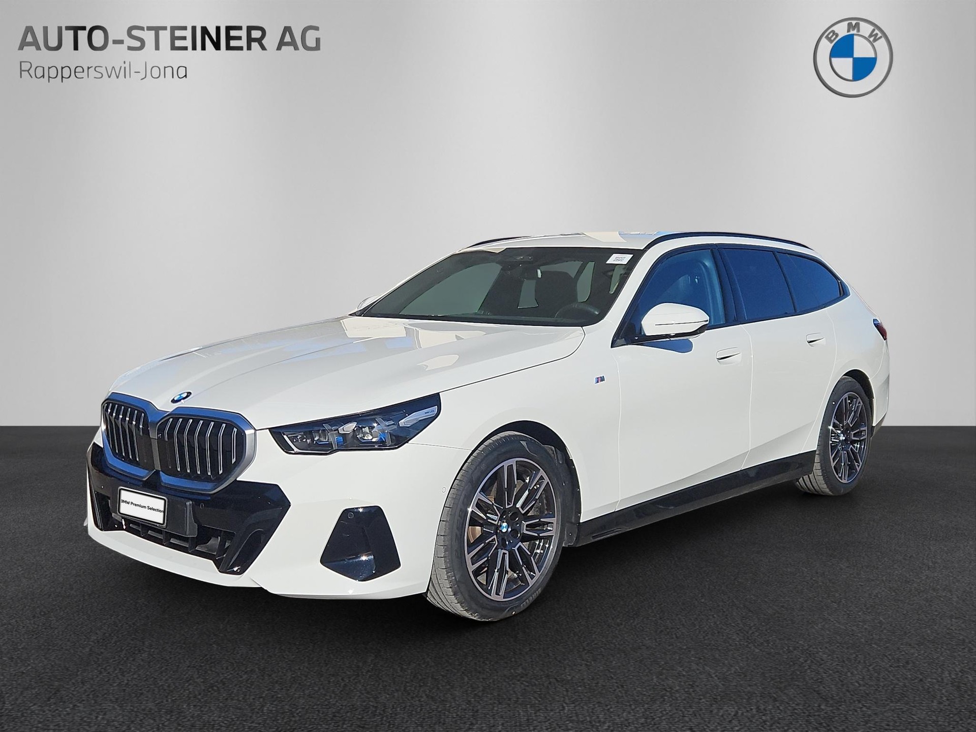 BMW 520d xDrive 48V Touring M Sport Steptronic-image-0