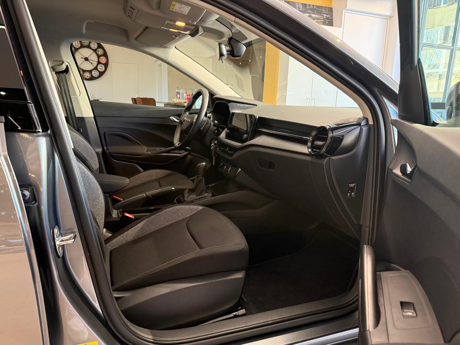 SKODA Fabia 1.0 MPI Essence-image-11