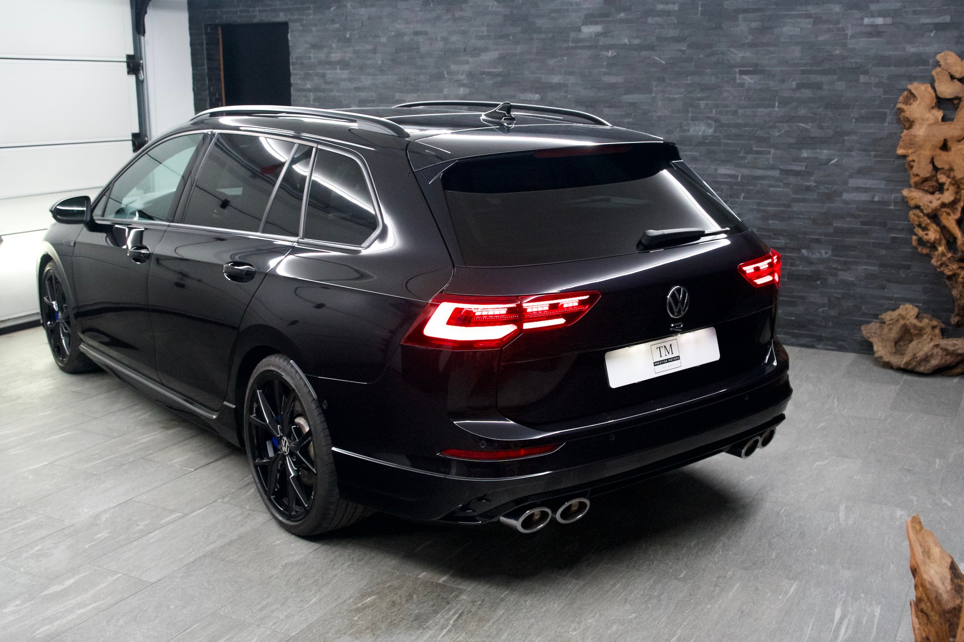 VW Golf Variant 2.0 TSI R DSG 4Motion-showroom-element-1