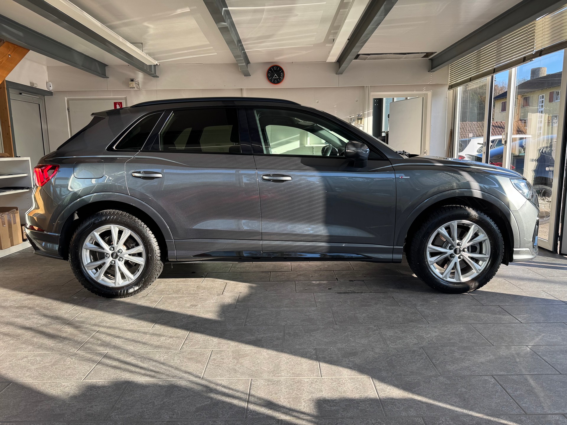 AUDI Q3 45 TFSI S line quattro S-tronic-image-6