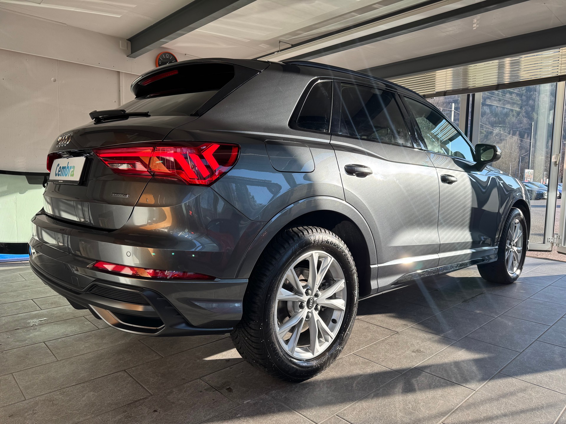 AUDI Q3 45 TFSI S line quattro S-tronic-image-8