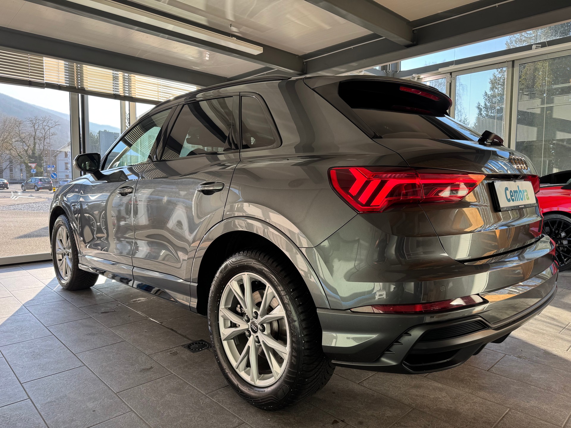 AUDI Q3 45 TFSI S line quattro S-tronic-image-7