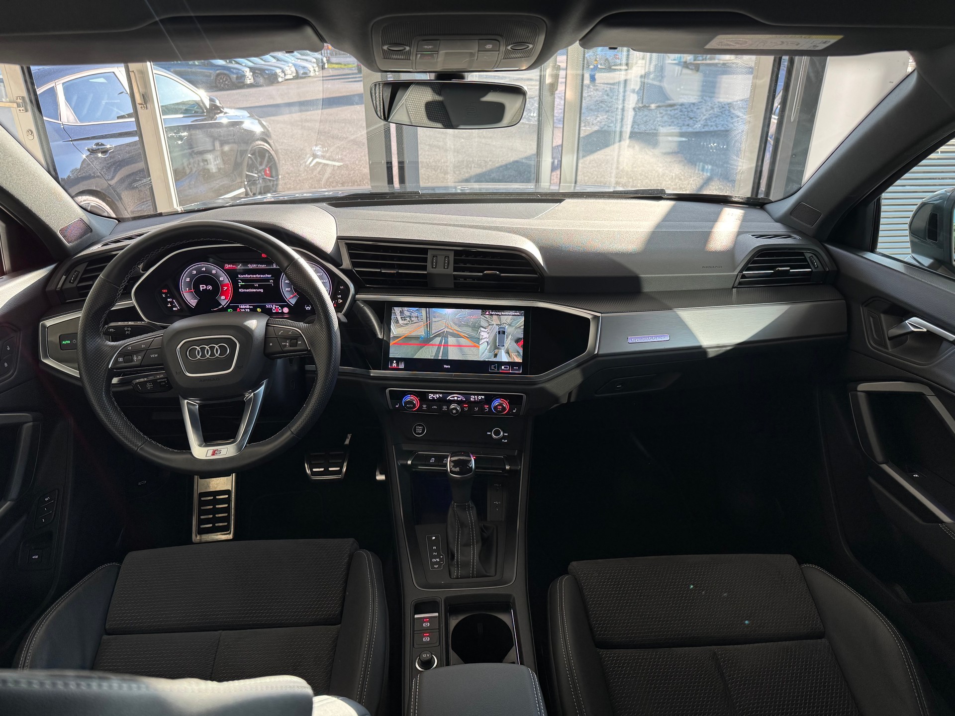 AUDI Q3 45 TFSI S line quattro S-tronic-image-13