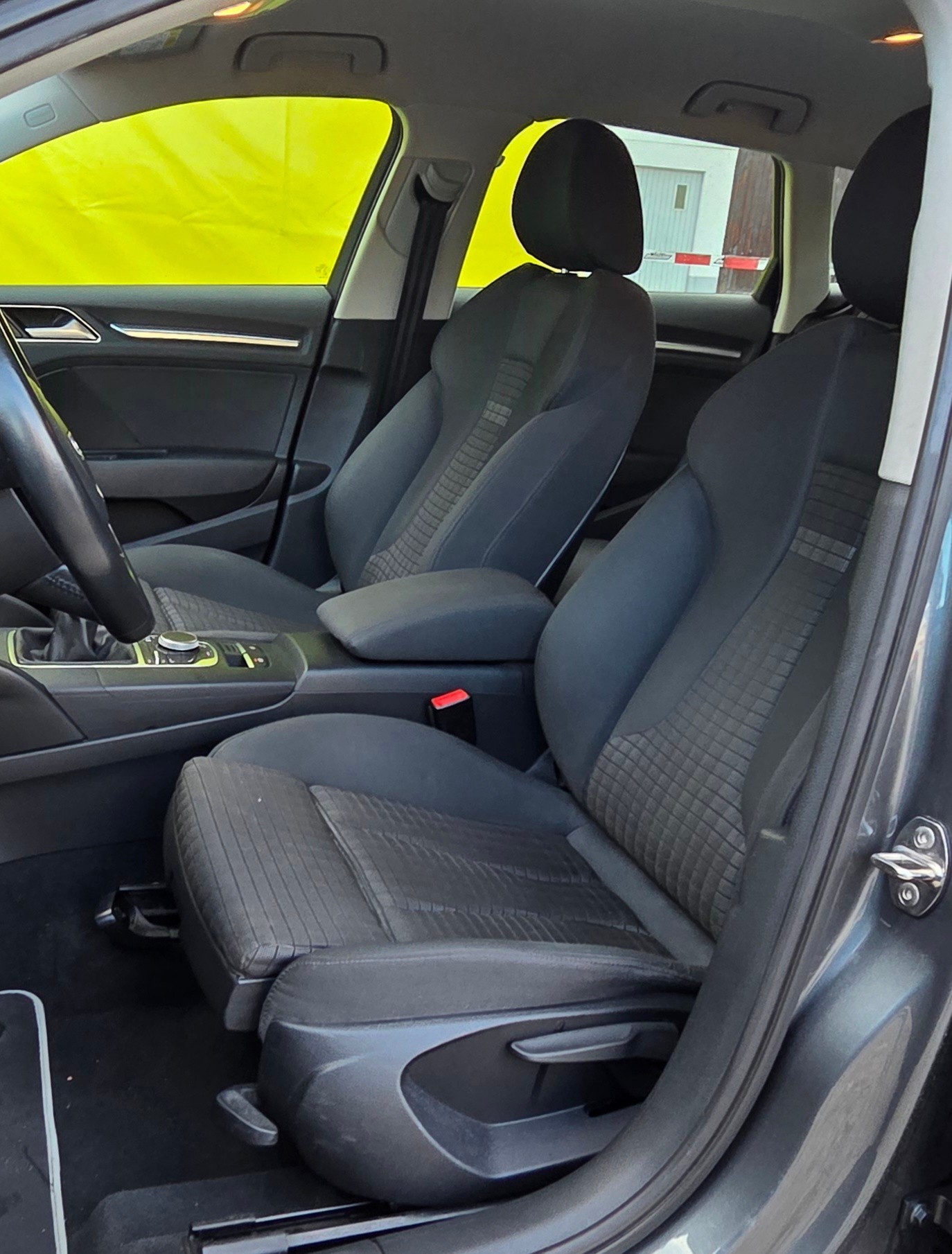 AUDI A3 Sportback 2.0 TDI Attraction-image-9