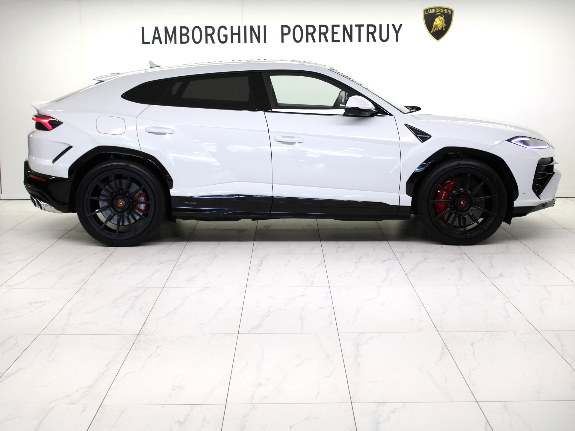 LAMBORGHINI Urus SE-image-1
