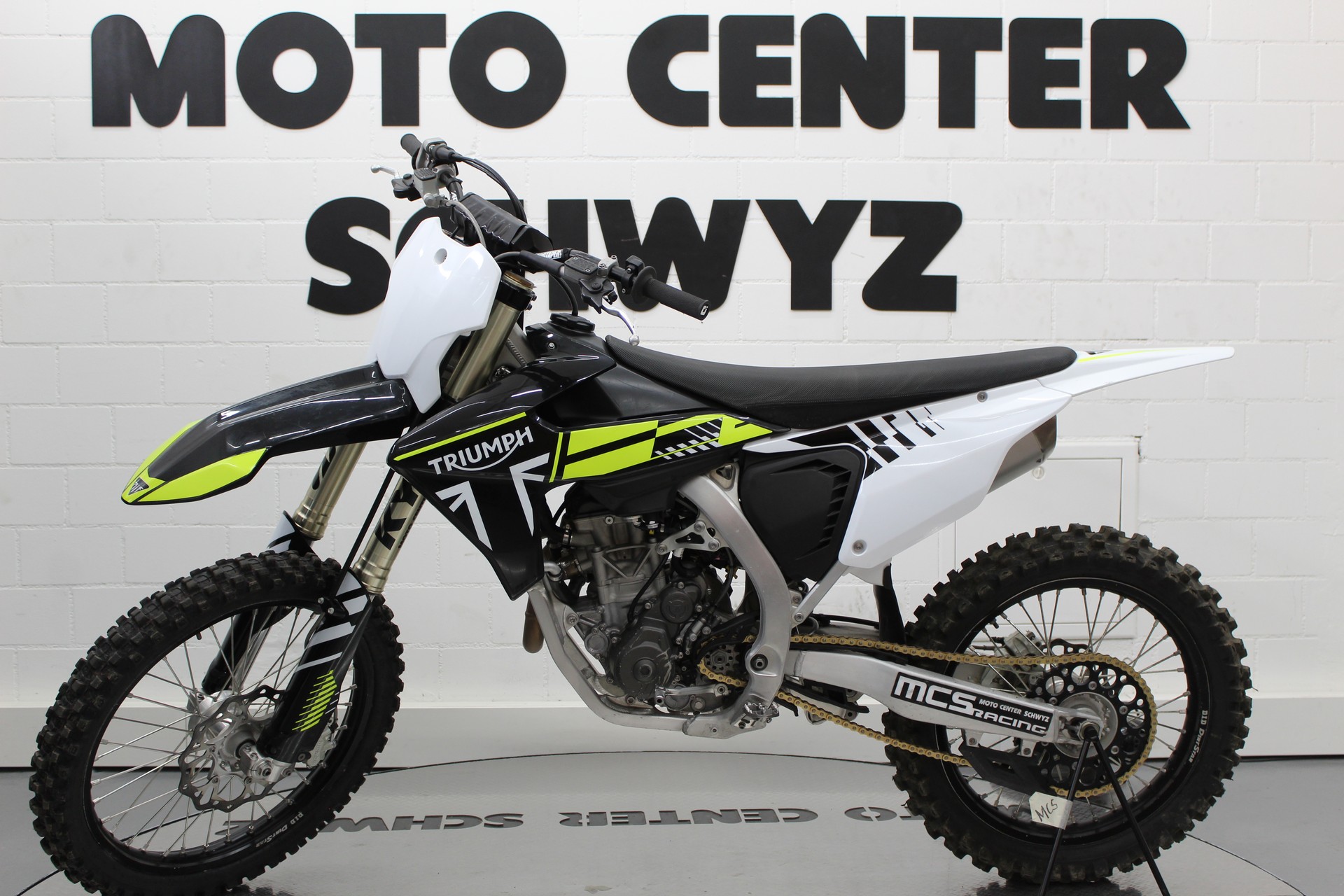 TRIUMPH TF-250 X-showroom-element-3