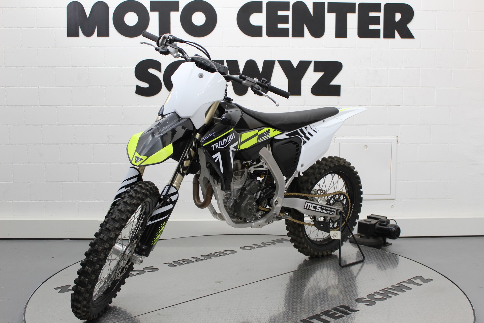 TRIUMPH TF-250 X-showroom-element-2