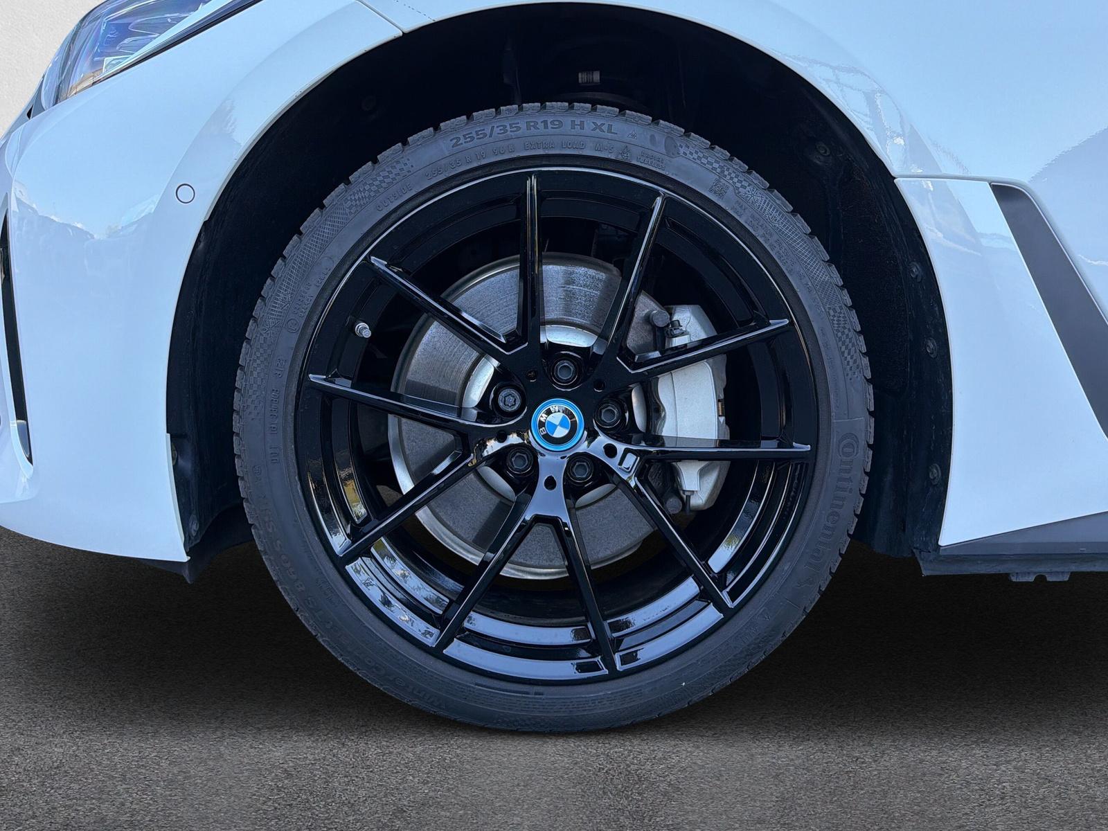 BMW i4 eDrive35-image-10