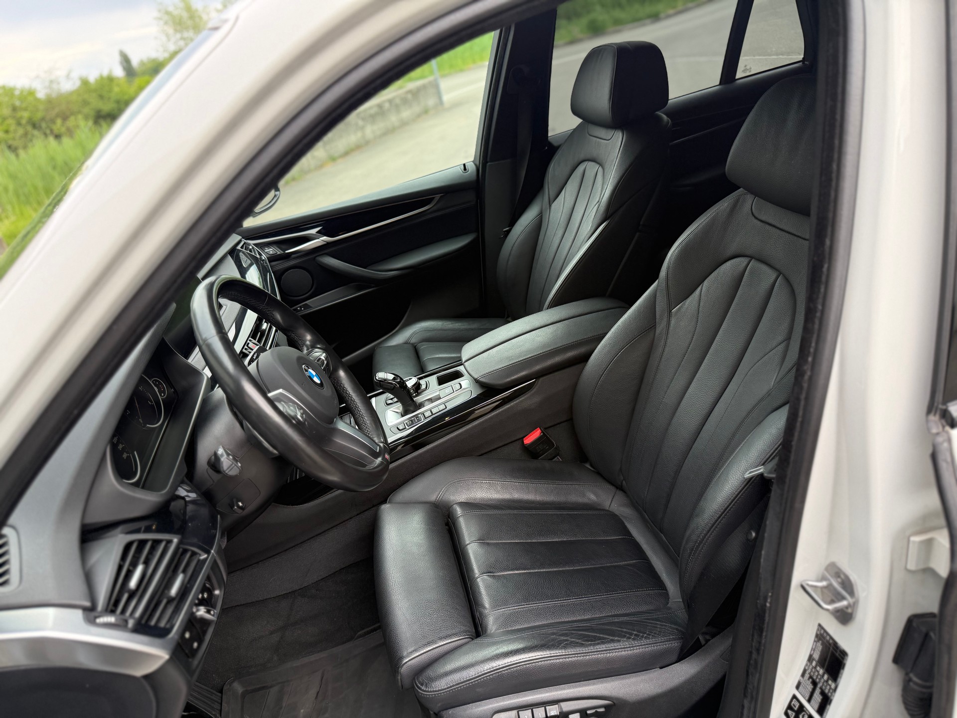 BMW X5 xDrive 40d Steptronic-image-16