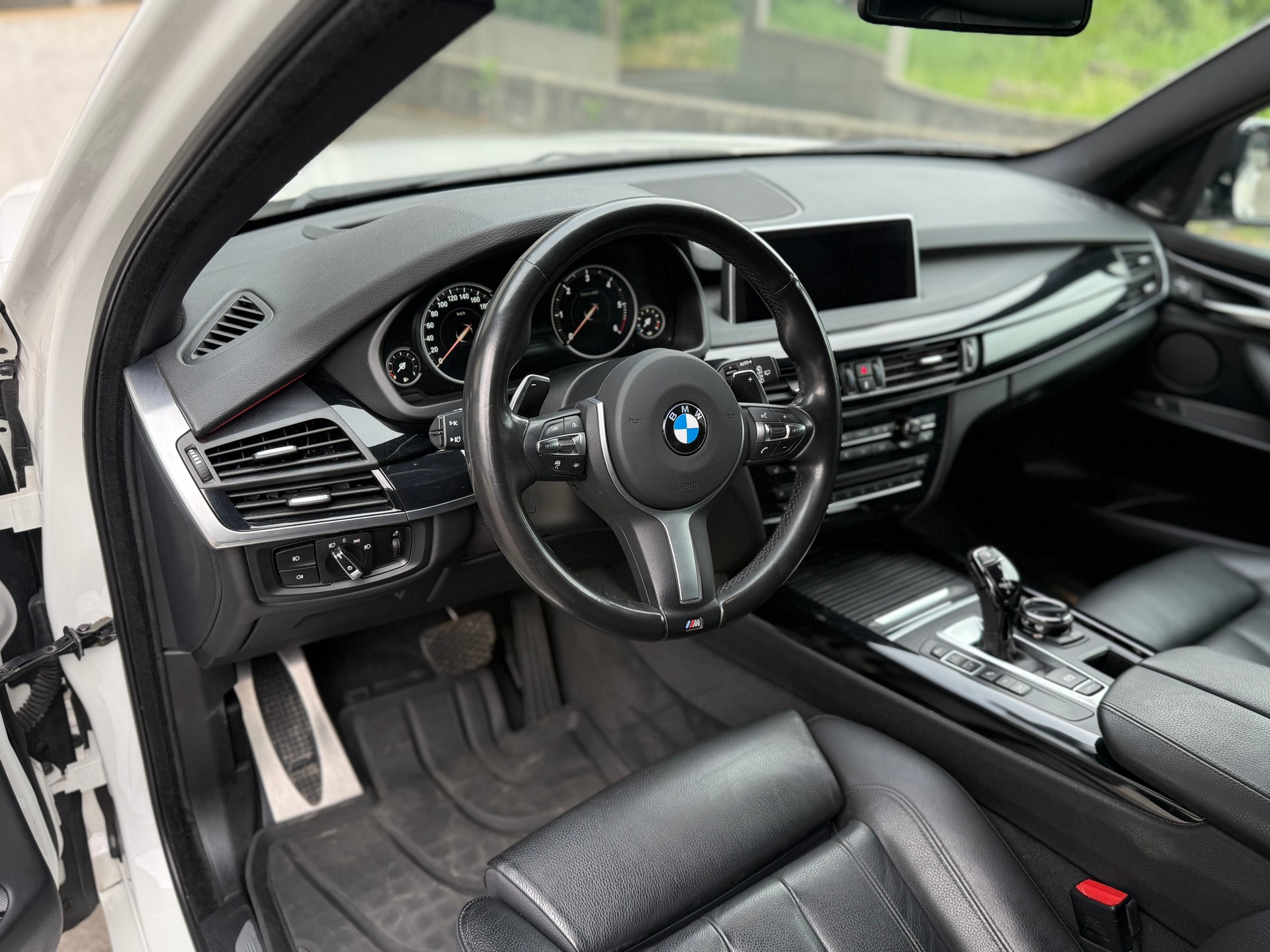 BMW X5 xDrive 40d Steptronic-image-13