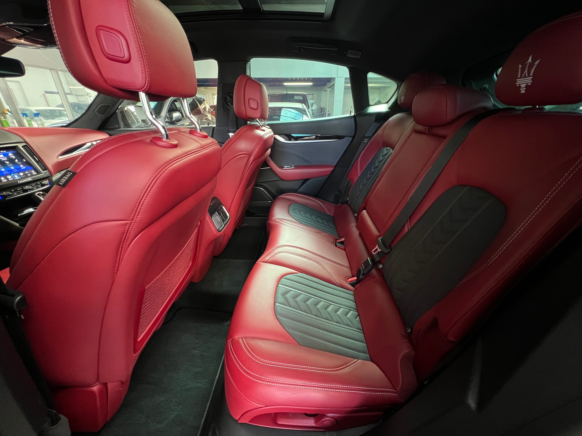 MASERATI Levante S 3.0 V6 Automatica GranLusso-image-9